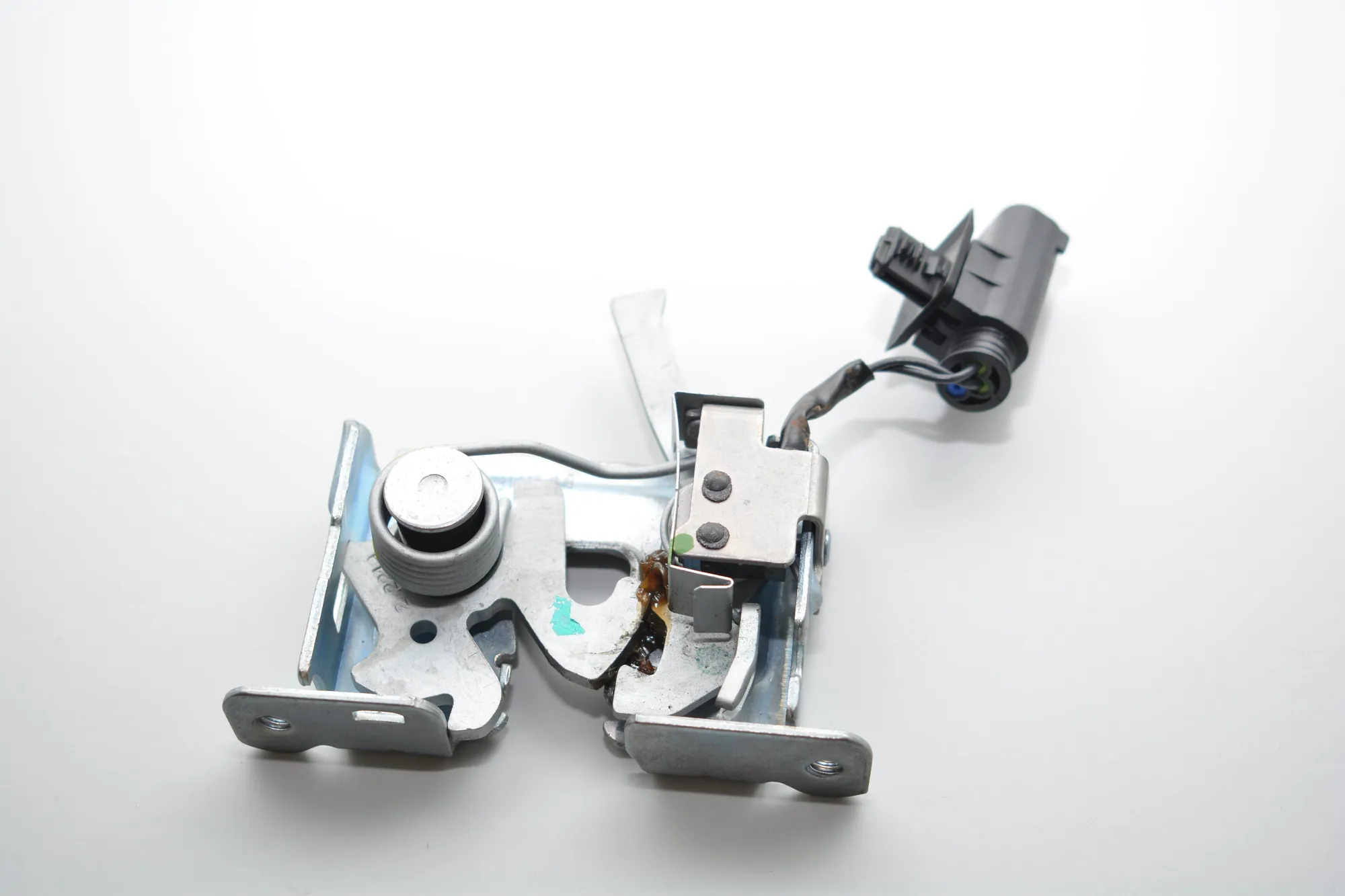 Bonnet Lock – OEM 7299162 · BMW i3 (I01) Hybrid 2016 – 5