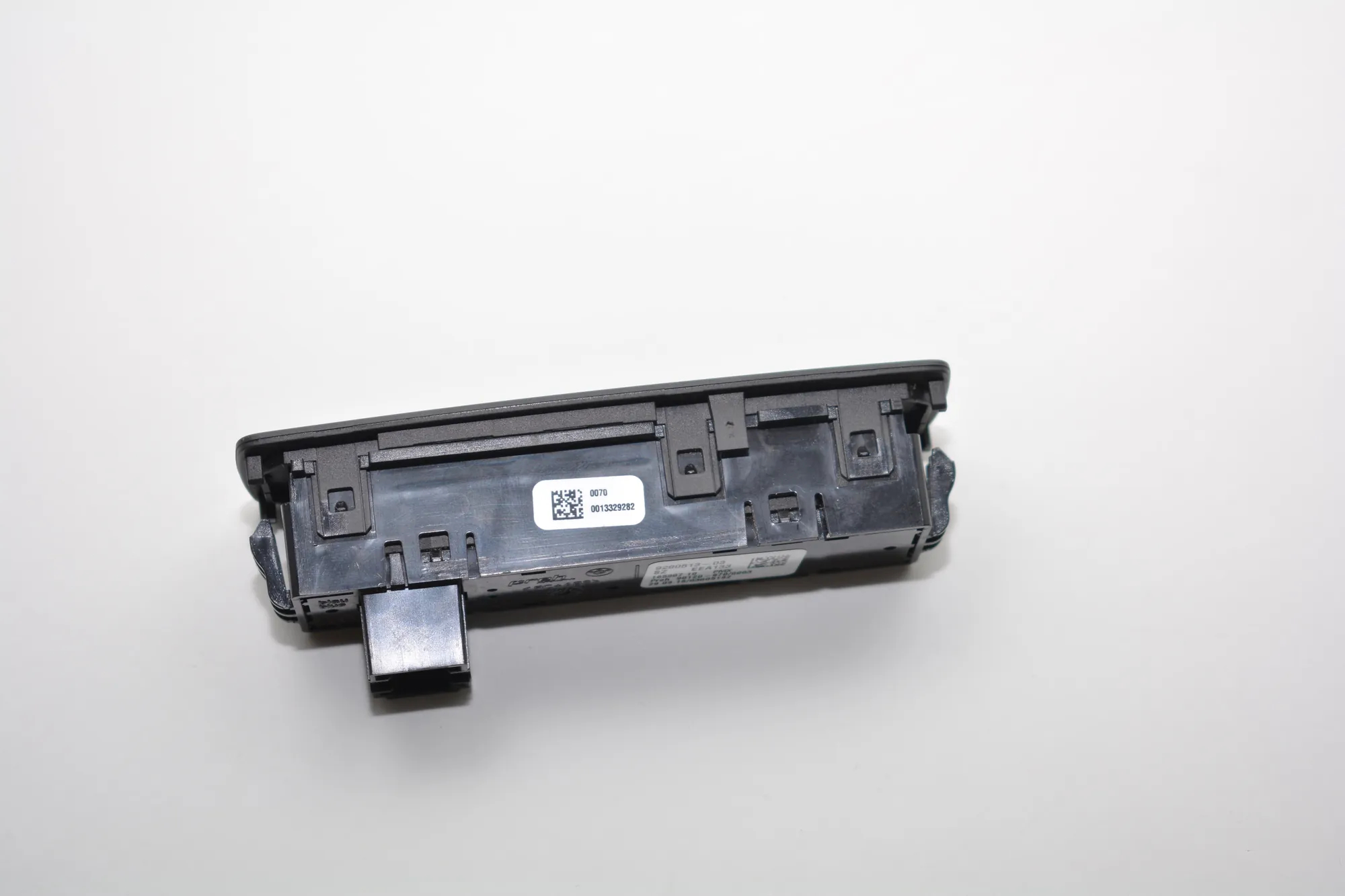Button Switch Panel – OEM 9280513 · BMW i3 (I01) Hybrid 2016 – 3