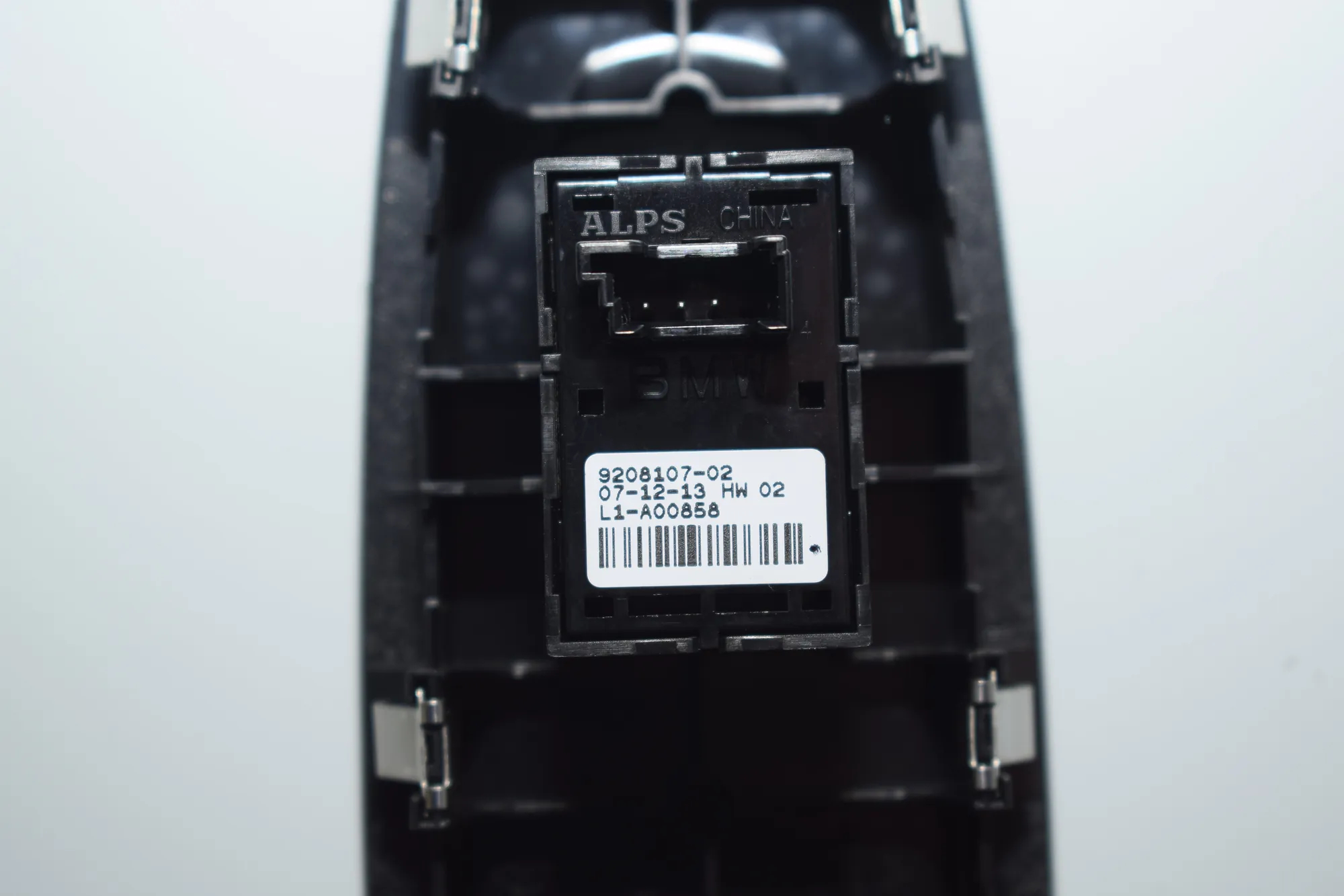 Front Left Door Window Switch – OEM 9208107 · BMW 3 (F30, F80) 330 d xDrive 2014 – 4