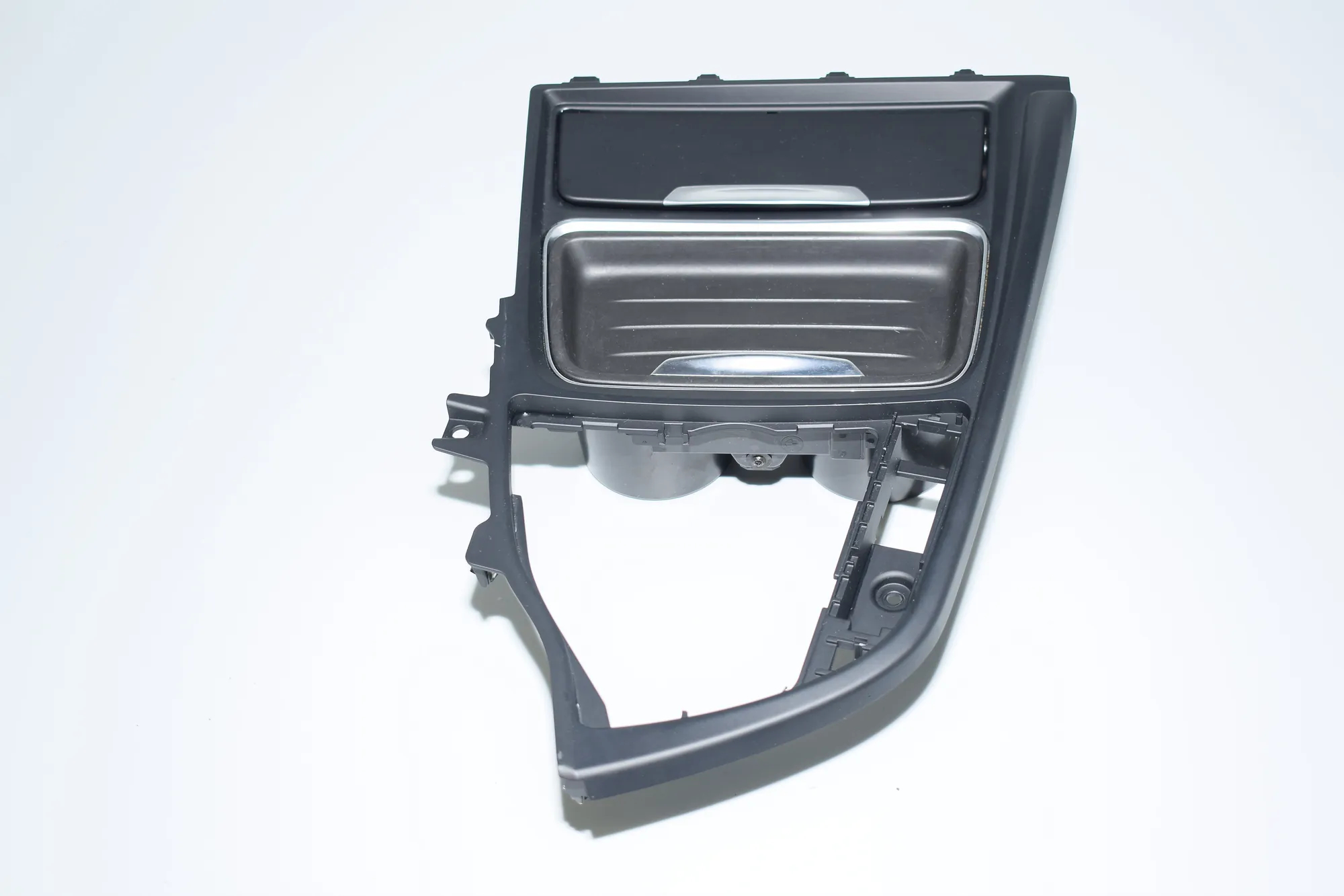 Cup Holder – OEM 9218926 · BMW 3 (F30, F80) 330 d xDrive 2014 – 2