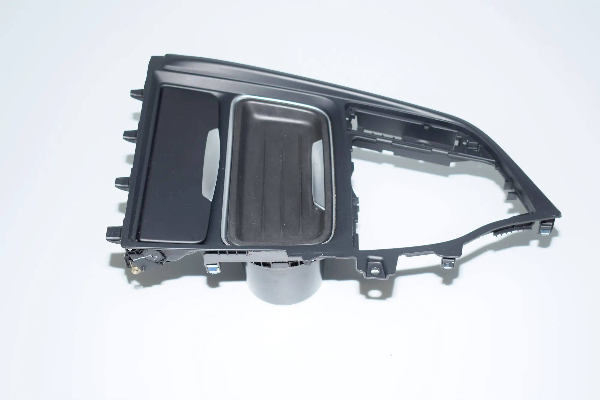 Cup Holder – OEM 9218926 · BMW 3 (F30, F80) 330 d xDrive 2014