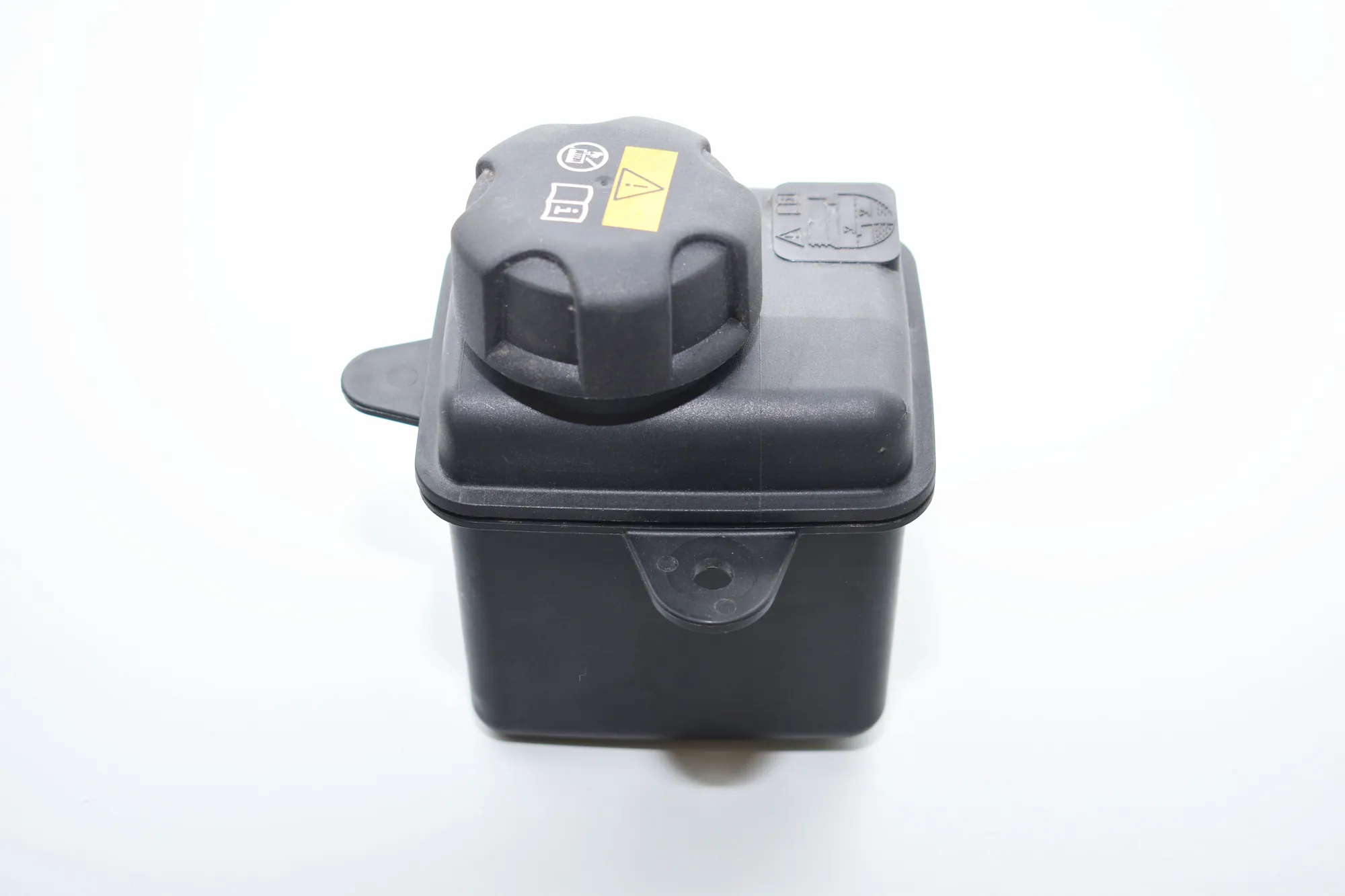 Expansion Tank – OEM 9327150 · BMW i3 (I01) Hybrid 2016 – 2