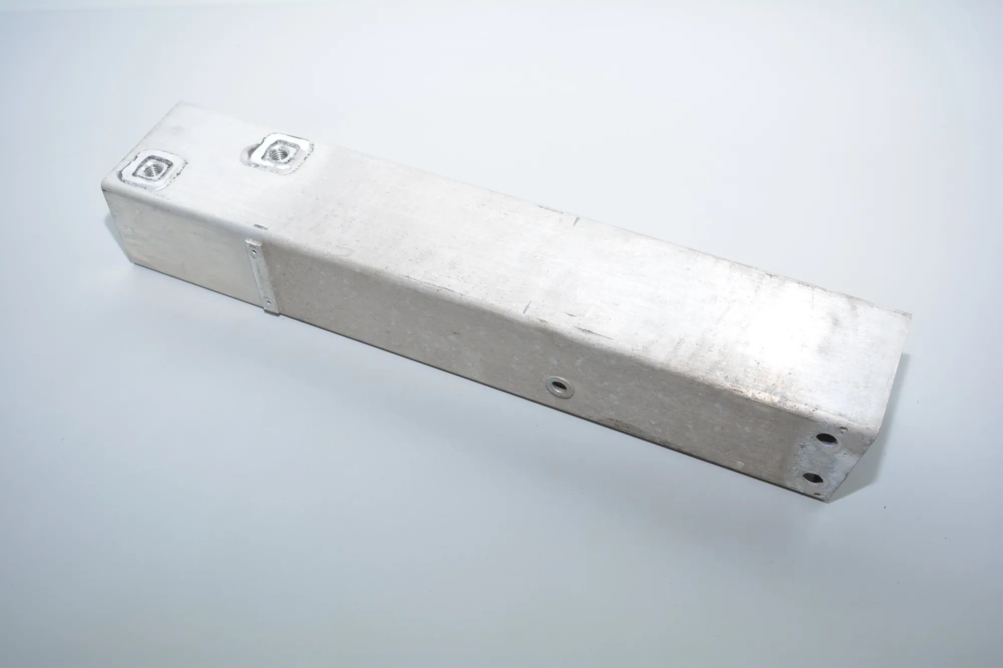 Rear Right Bumper Bracket – OEM 7375468 · BMW i3 (I01) Hybrid 2016 – 3