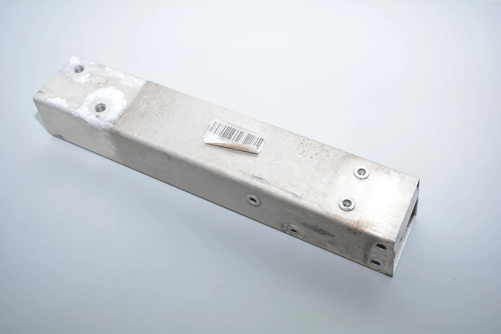 Rear Right Bumper Bracket – OEM 7375468 · BMW i3 (I01) Hybrid 2016 – 4