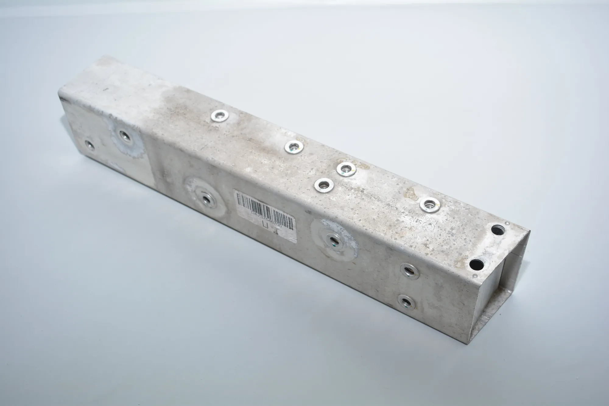 Rear Left Bumper Bracket – OEM 7375467 · BMW i3 (I01) Hybrid 2016 – 5