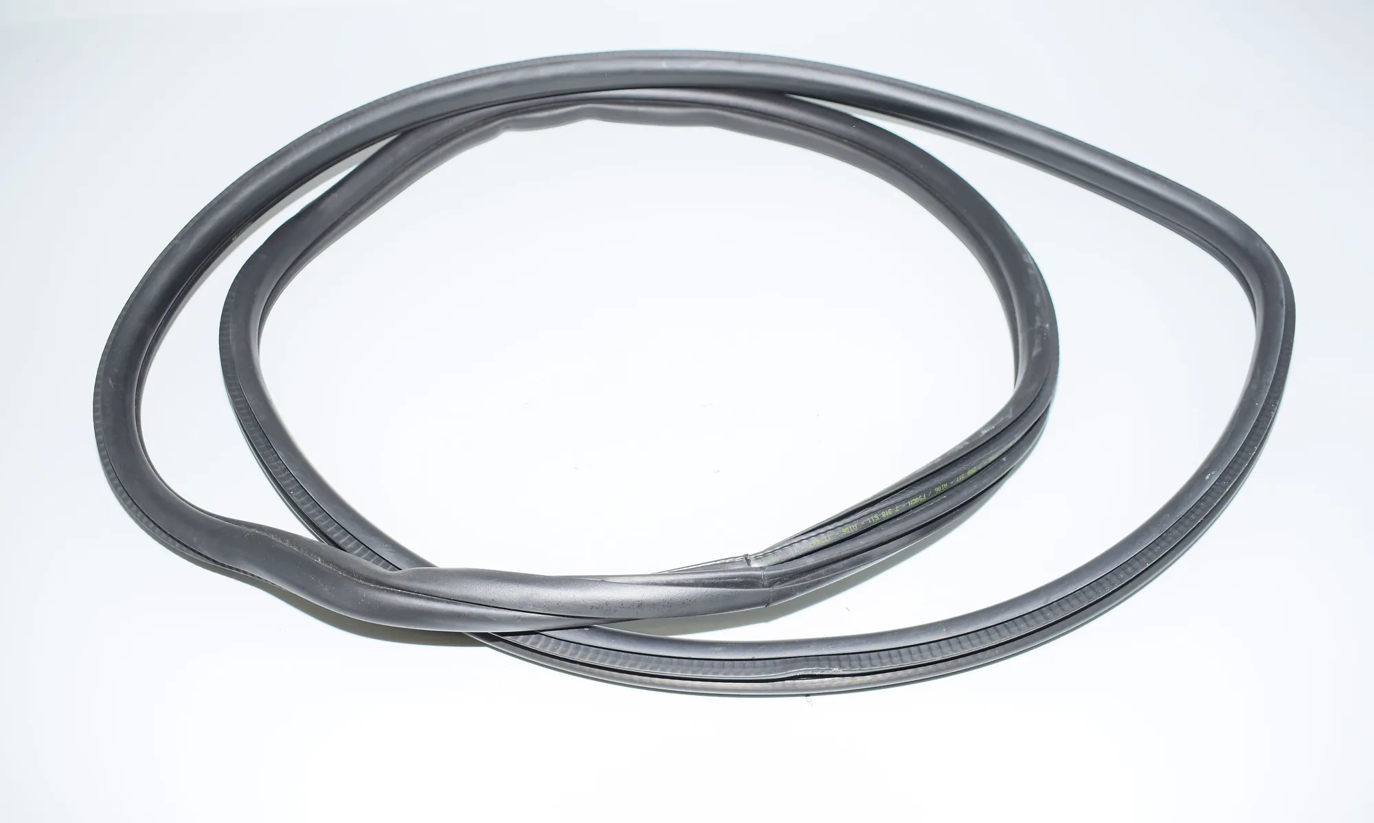 Rear Right Door Seal Rubber – OEM 7258311 · BMW 3 (F30, F80) 330 d xDrive 2014 – 2