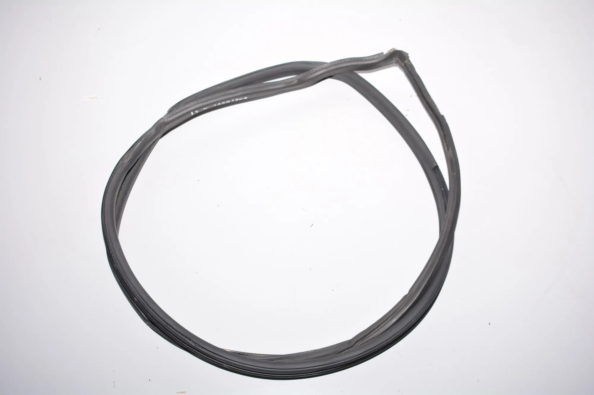 Front Left Door Seal Rubber – OEM 7301741 · BMW i3 (I01) Hybrid 2016