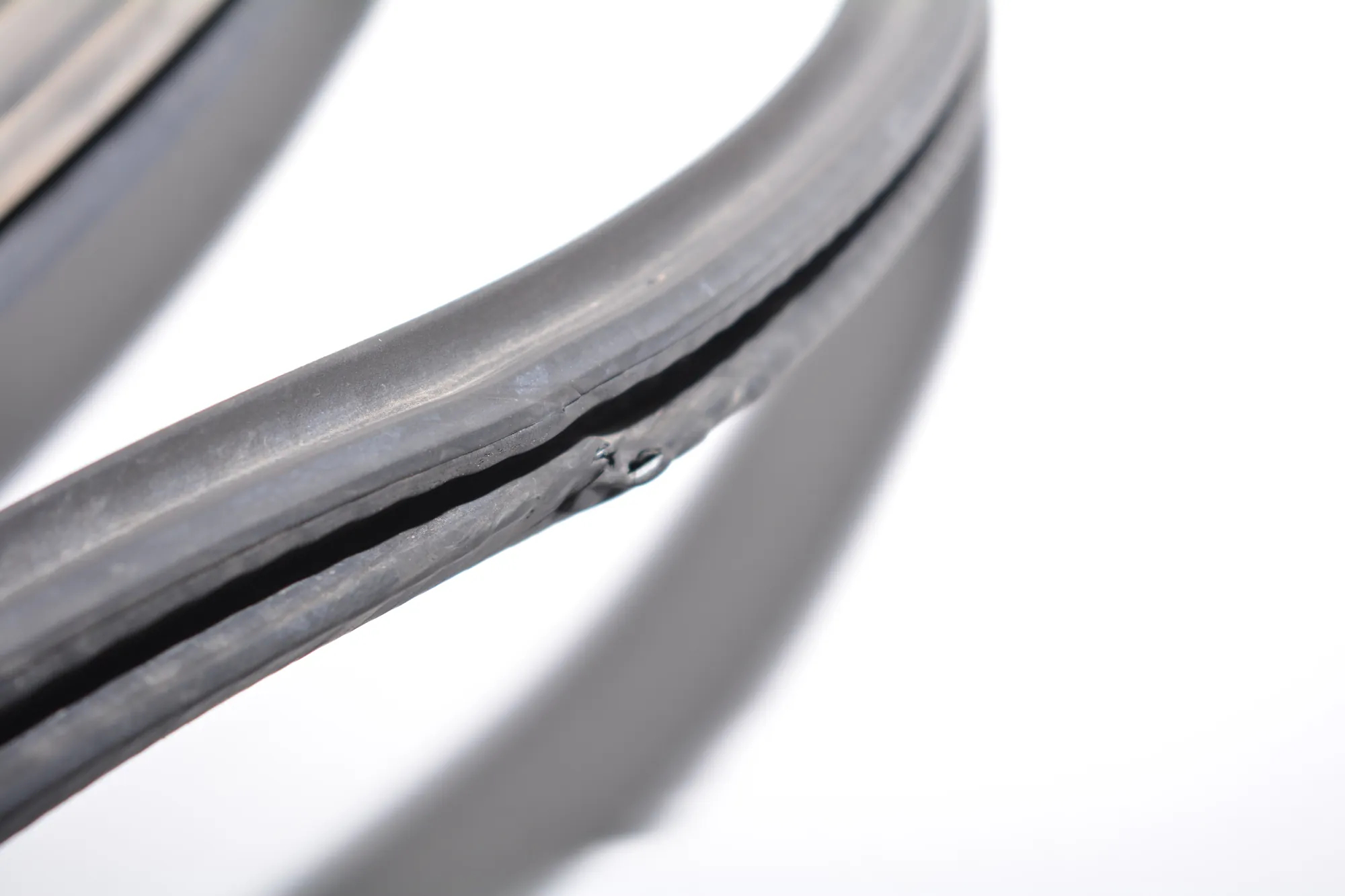 Front Left Door Seal Rubber – OEM 7301741 · BMW i3 (I01) Hybrid 2016 – 3