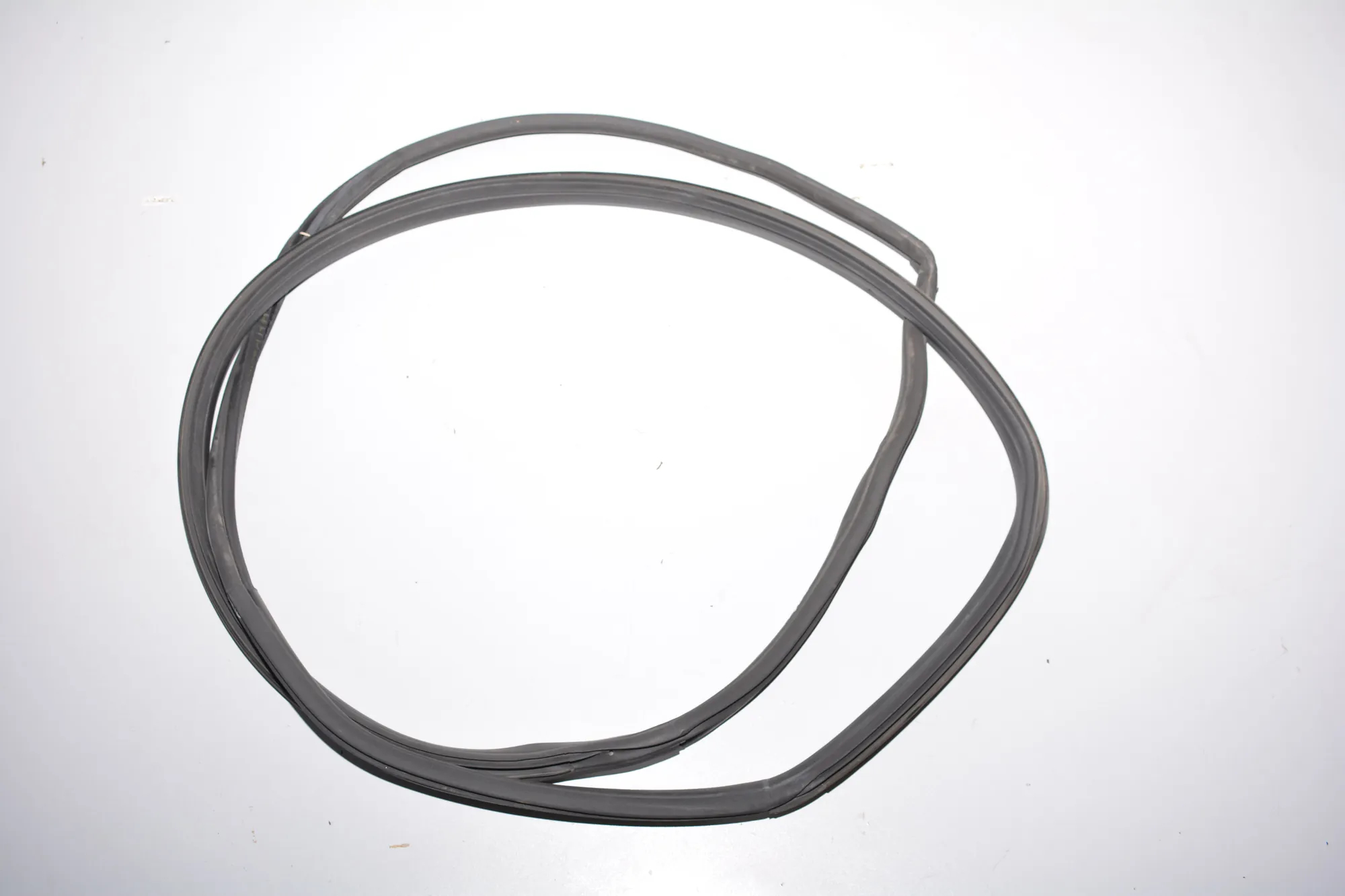 Front Left Door Seal Rubber – OEM 7301741 · BMW i3 (I01) Hybrid 2016 – 4