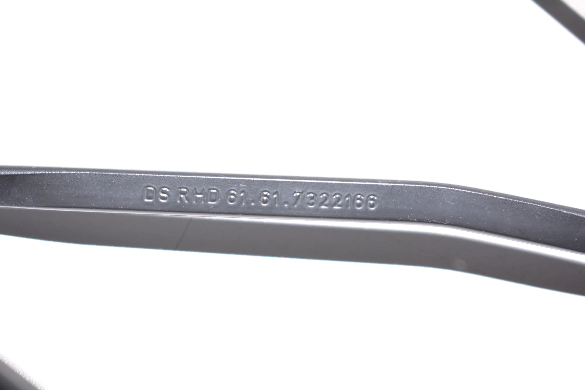 Front Wiper Arms – OEM 7322166 · BMW i3 (I01) Hybrid 2016 – 6