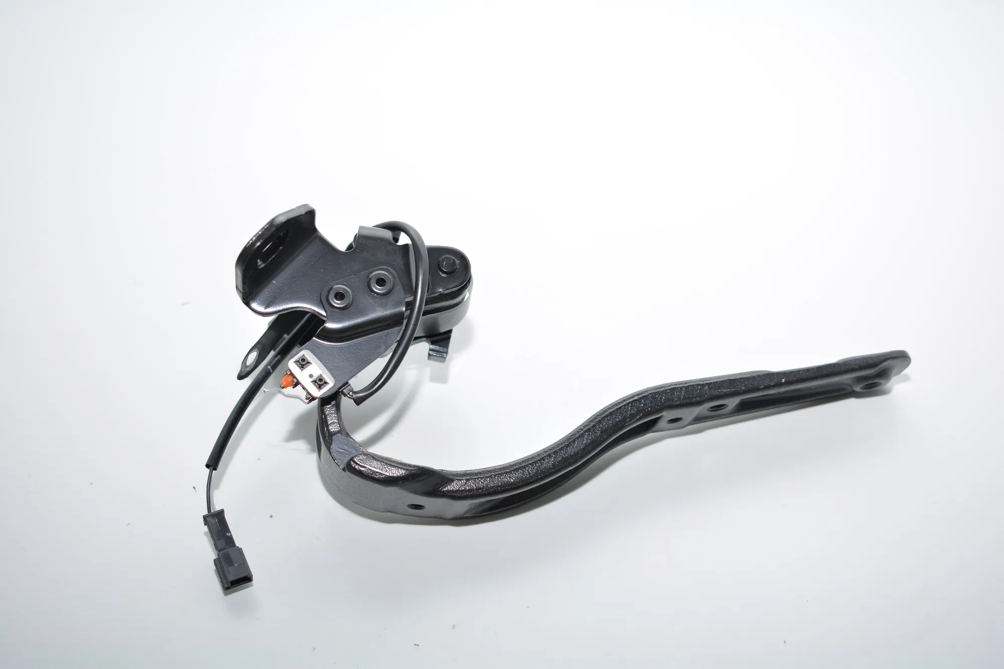 Left Side Bootlid Hinge – OEM 7296773 · BMW i3 (I01) Hybrid 2016 – 3