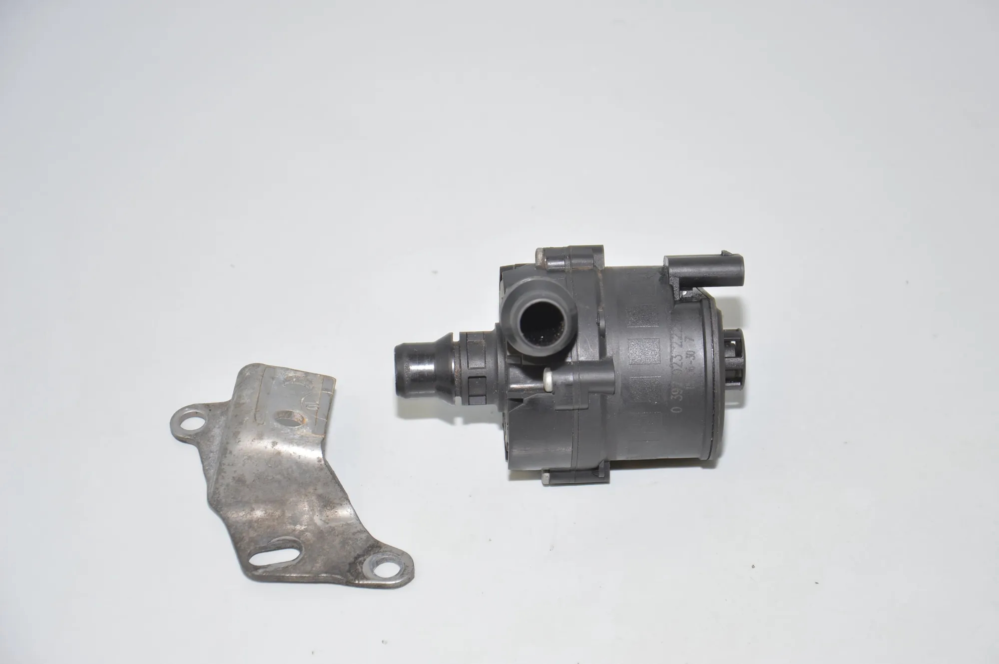 Auxiliary Water Pump – OEM 7643949 · BMW X5 (F15, F85) BMW X5 (F15, F85) xDrive 25 d 2018 – 2