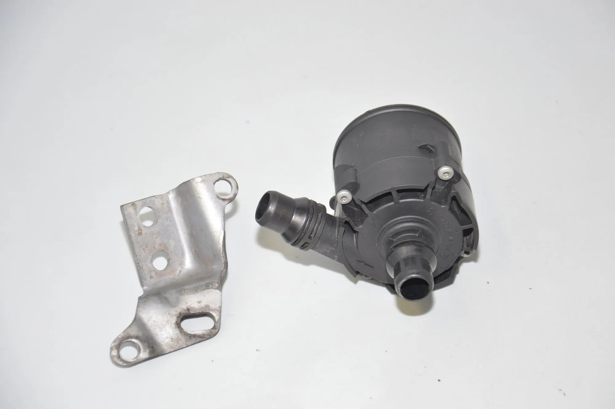 Auxiliary Water Pump – OEM 7643949 · BMW X5 (F15, F85) BMW X5 (F15, F85) xDrive 25 d 2018