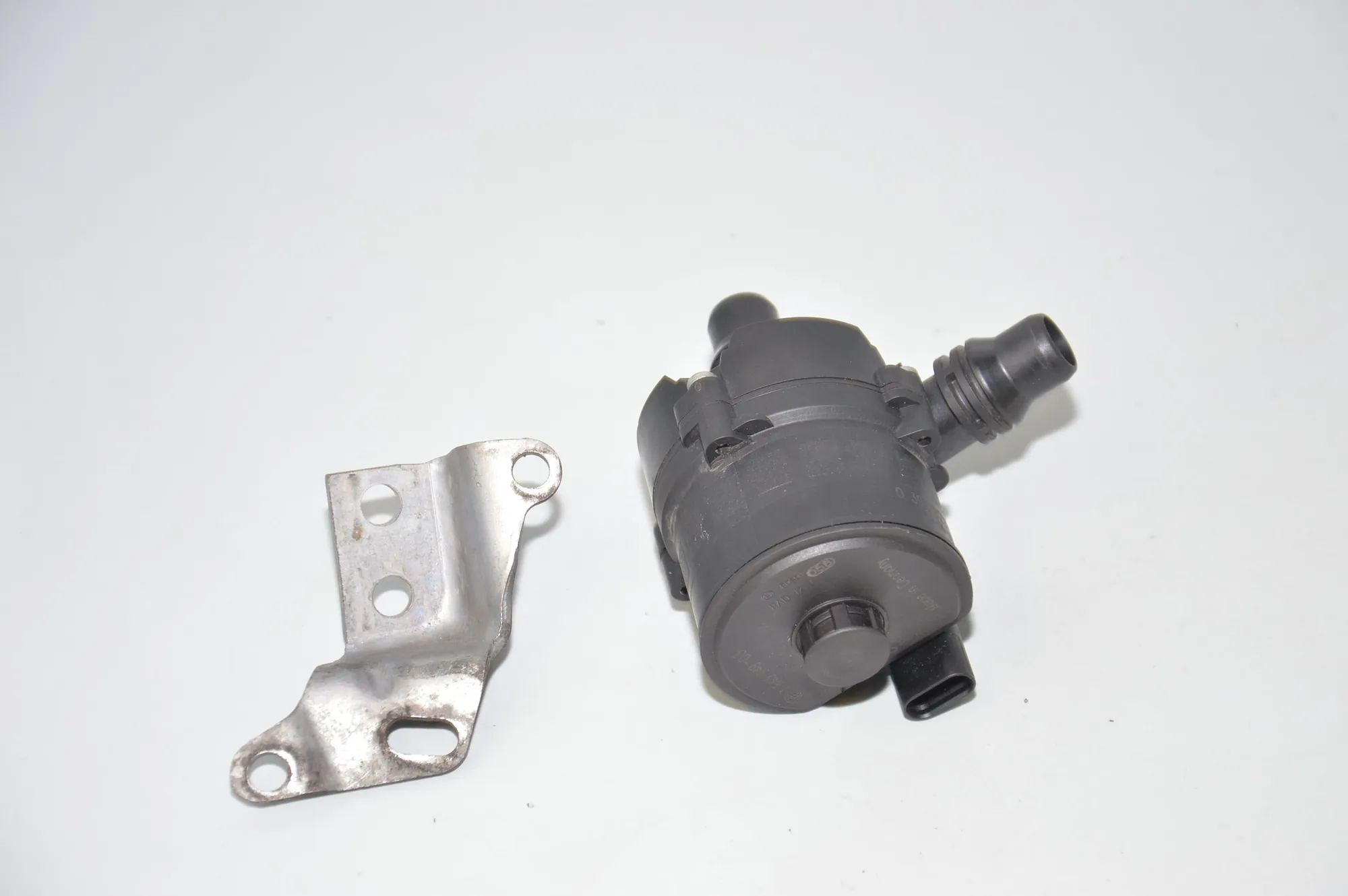 Auxiliary Water Pump – OEM 7643949 · BMW X5 (F15, F85) BMW X5 (F15, F85) xDrive 25 d 2018 – 3