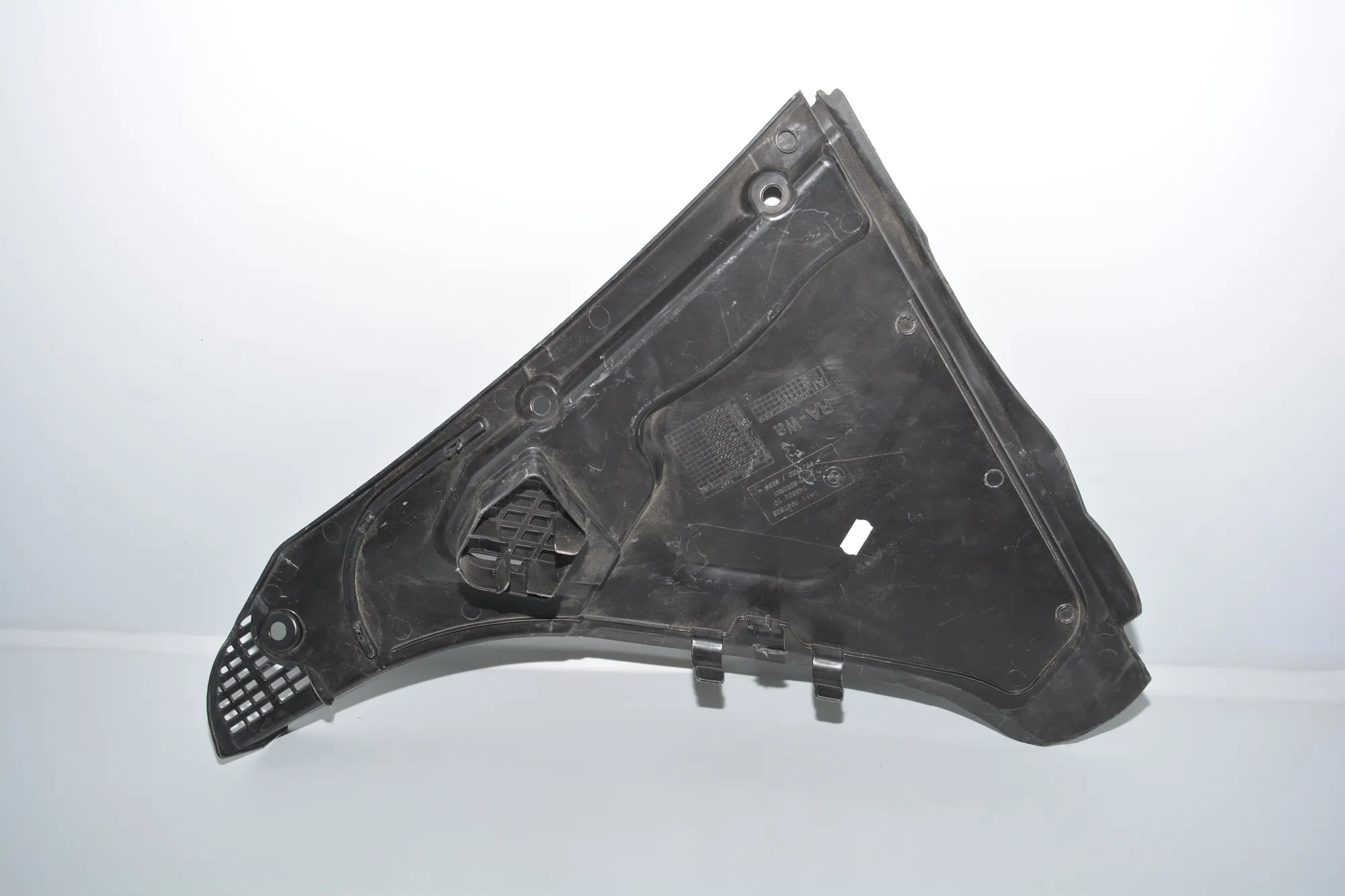 Other Body Parts – OEM 6987605 · BMW 5 (F10) BMW 5 (F10) 520 d 2011 – 3