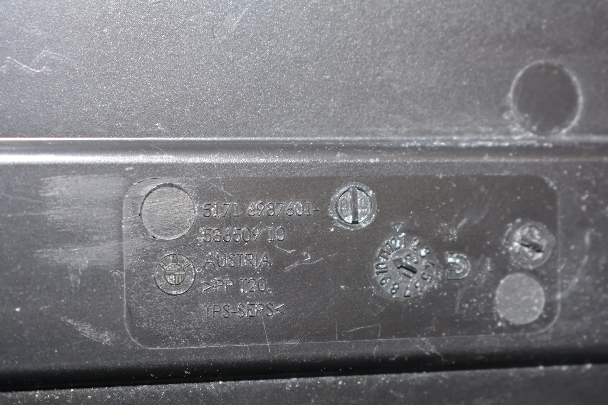 Other Body Parts – OEM 6987601 · BMW 7 (F01, F02) BMW 7 (F01, F02) 2009 – 5