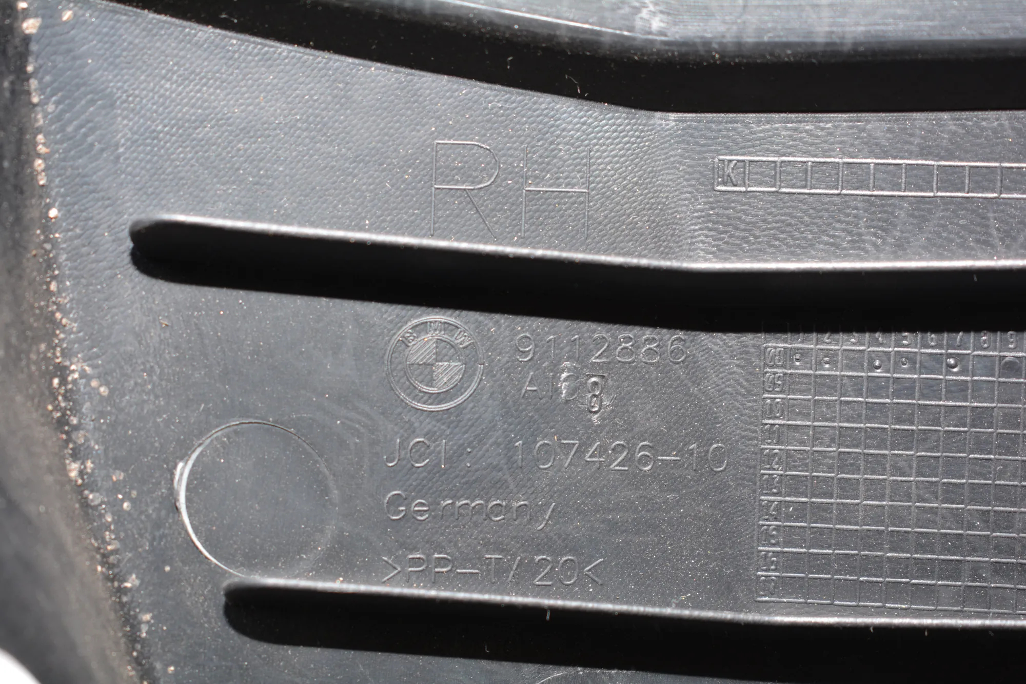 Other Interior Parts – OEM 9112886 · BMW 7 (F01, F02) BMW 7 (F01, F02) 2012 – 4