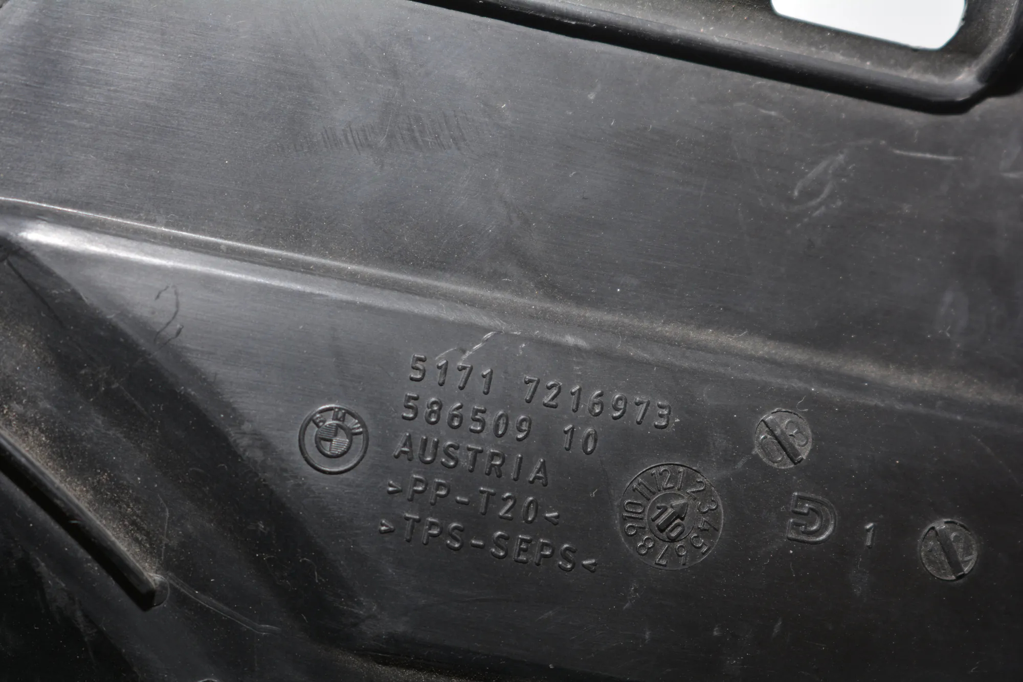 Other Body Parts – OEM 7216973 · BMW 7 (F01, F02) BMW 7 (F01, F02) 2009 – 4
