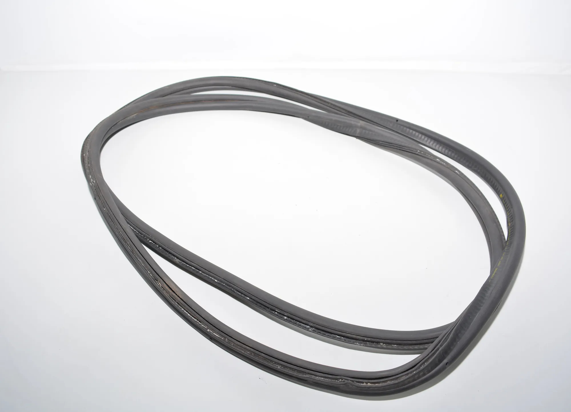 Tailgate Rubber Seal – OEM 7184108 · BMW 7 (F01, F02) BMW 7 (F01, F02) 730 d 2009