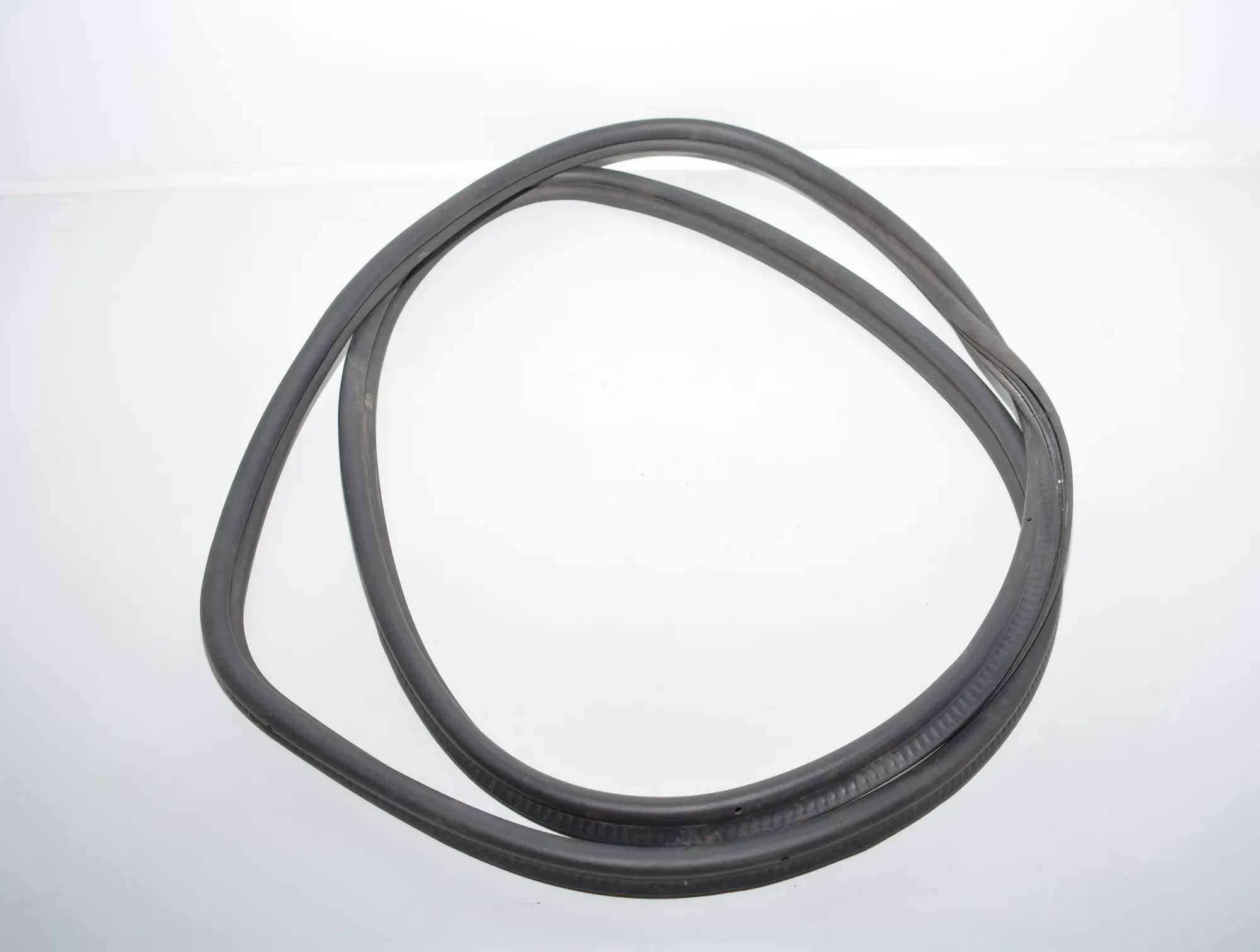 Tailgate Rubber Seal – OEM 7184108 · BMW 7 (F01, F02) BMW 7 (F01, F02) 730 d 2009 – 2