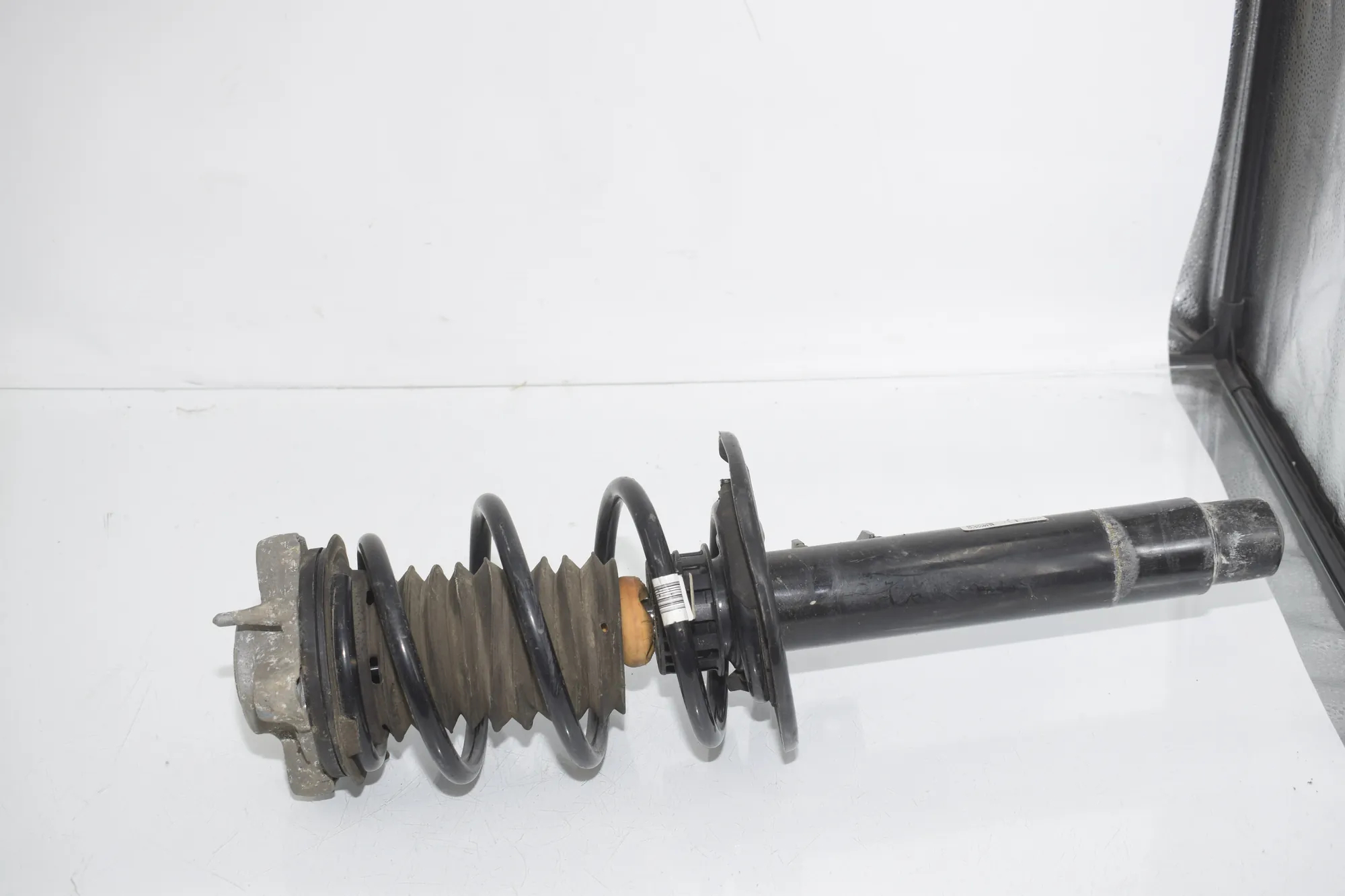 Front Left Shock Absorber – OEM 6888489 · BMW 3 Touring (G21) (2019 - -) 320 d 2024 – 3