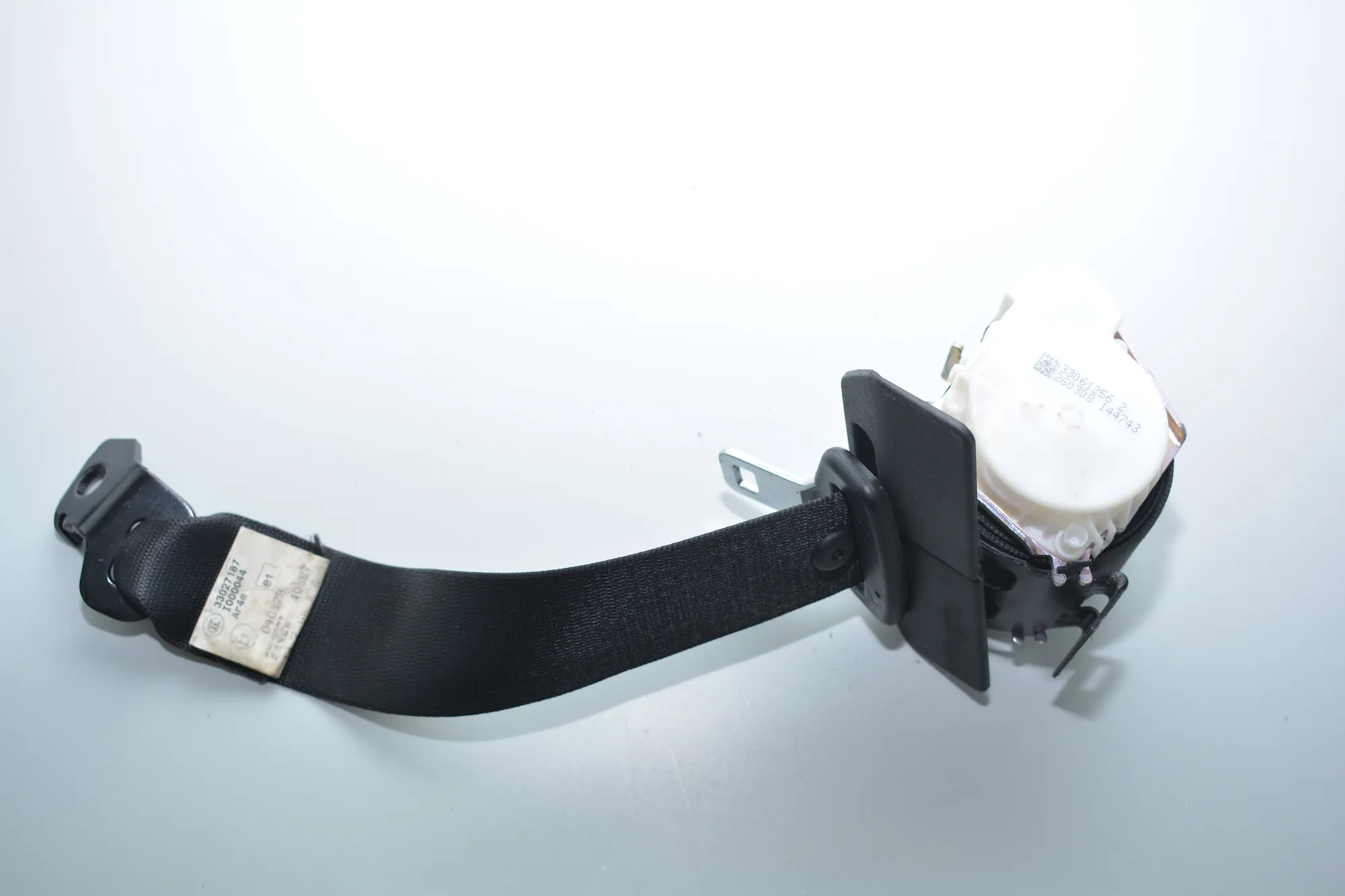 Rear Middle Seatbelt – OEM 9132818 · BMW 5 (E60) BMW 5 (E60) 520 d 2008