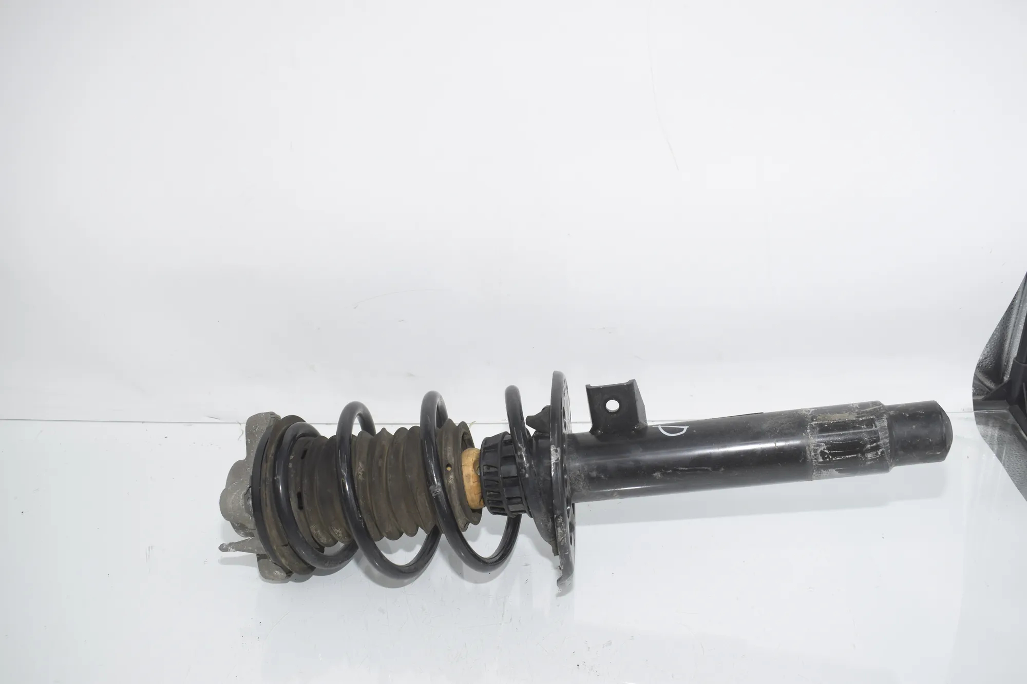 Front Right Shock Absorber – OEM 6888490 · BMW 3 Touring (G21) (2019 - -) 320 d 2024 – 2