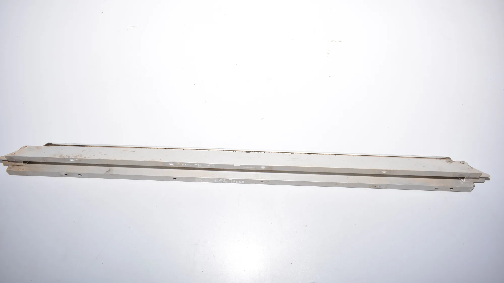 Left Side Metalic Sideskirt Cover – OEM 8403077 · BMW X5 (E53) 3.0 d 2005 – 3
