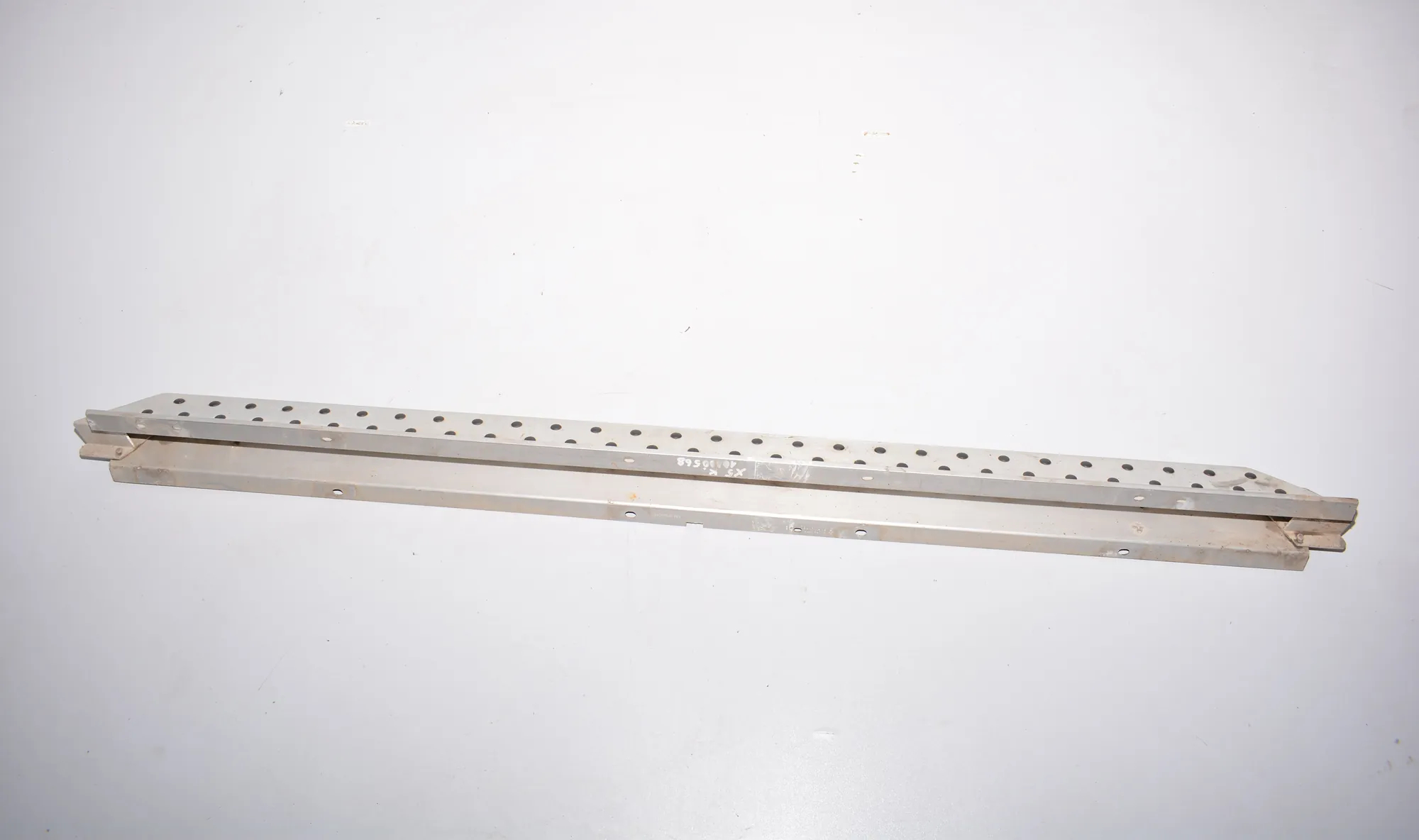 Left Side Metalic Sideskirt Cover – OEM 8403077 · BMW X5 (E53) 3.0 d 2005