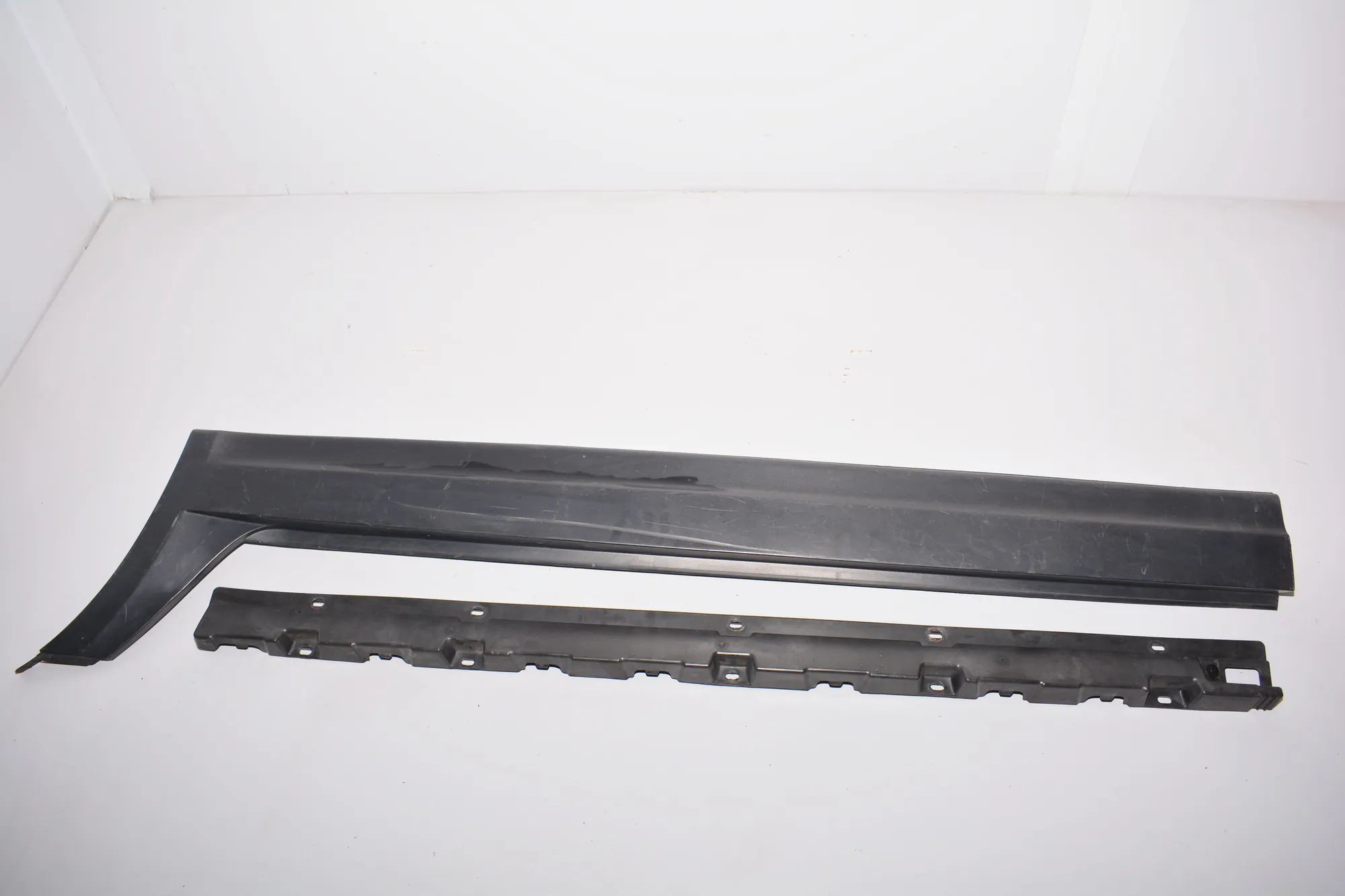 Left Side Plastic Sideskirt Cover – OEM 3330869 · BMW X3 (E83) 2.0 d 2005