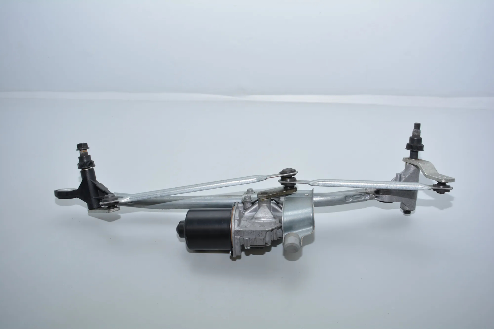 Front Windshield Wiper Mechanism – OEM 7193037 · BMW 1 (E87) 118 d 2008 – 3