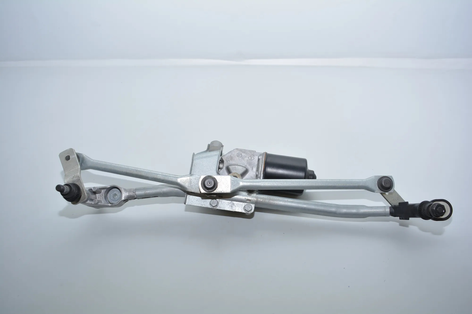 Front Windshield Wiper Mechanism – OEM 7193037 · BMW 1 (E87) 118 d 2008 – 2
