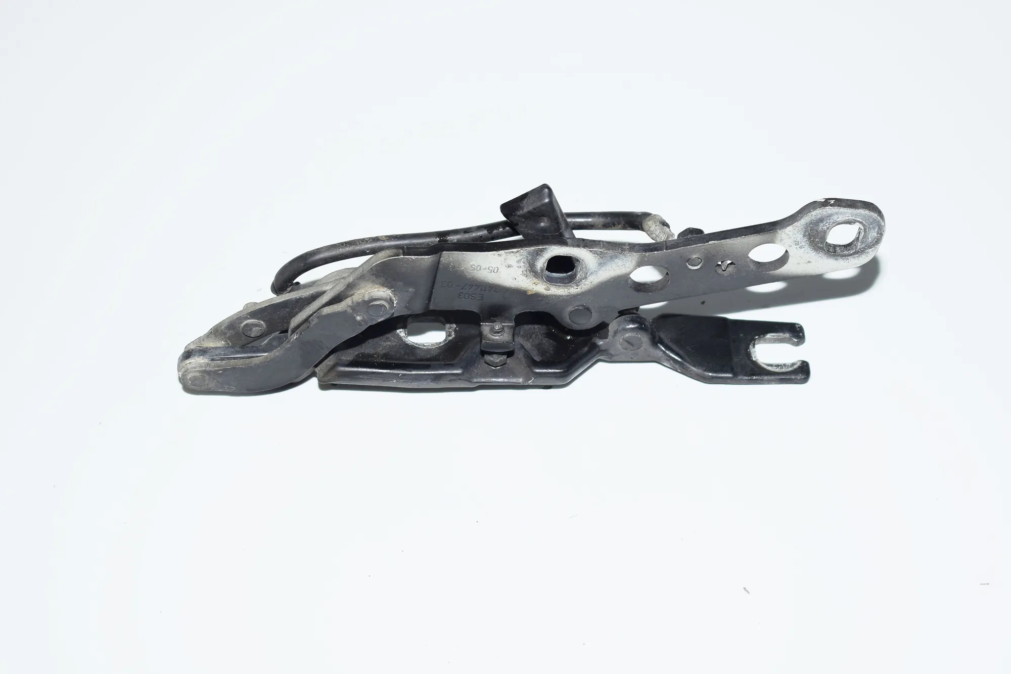 Front Left Bonnet Hinge – OEM 3411447 · BMW X3 (E83) 2.0 d 2005