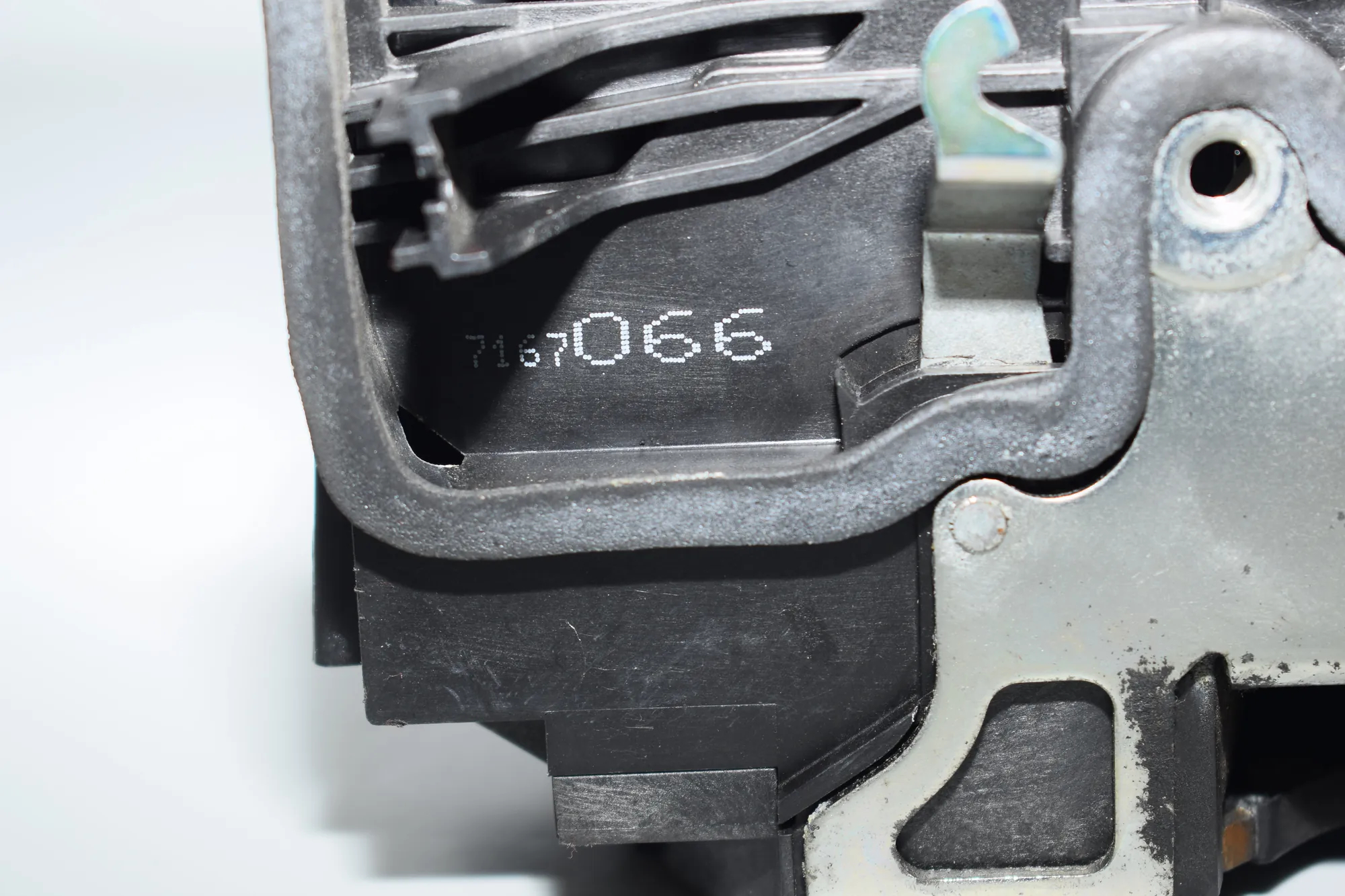 Front Right Door Lock – OEM 7167066 · BMW X3 (E83) 2.0 d 2005 – 4