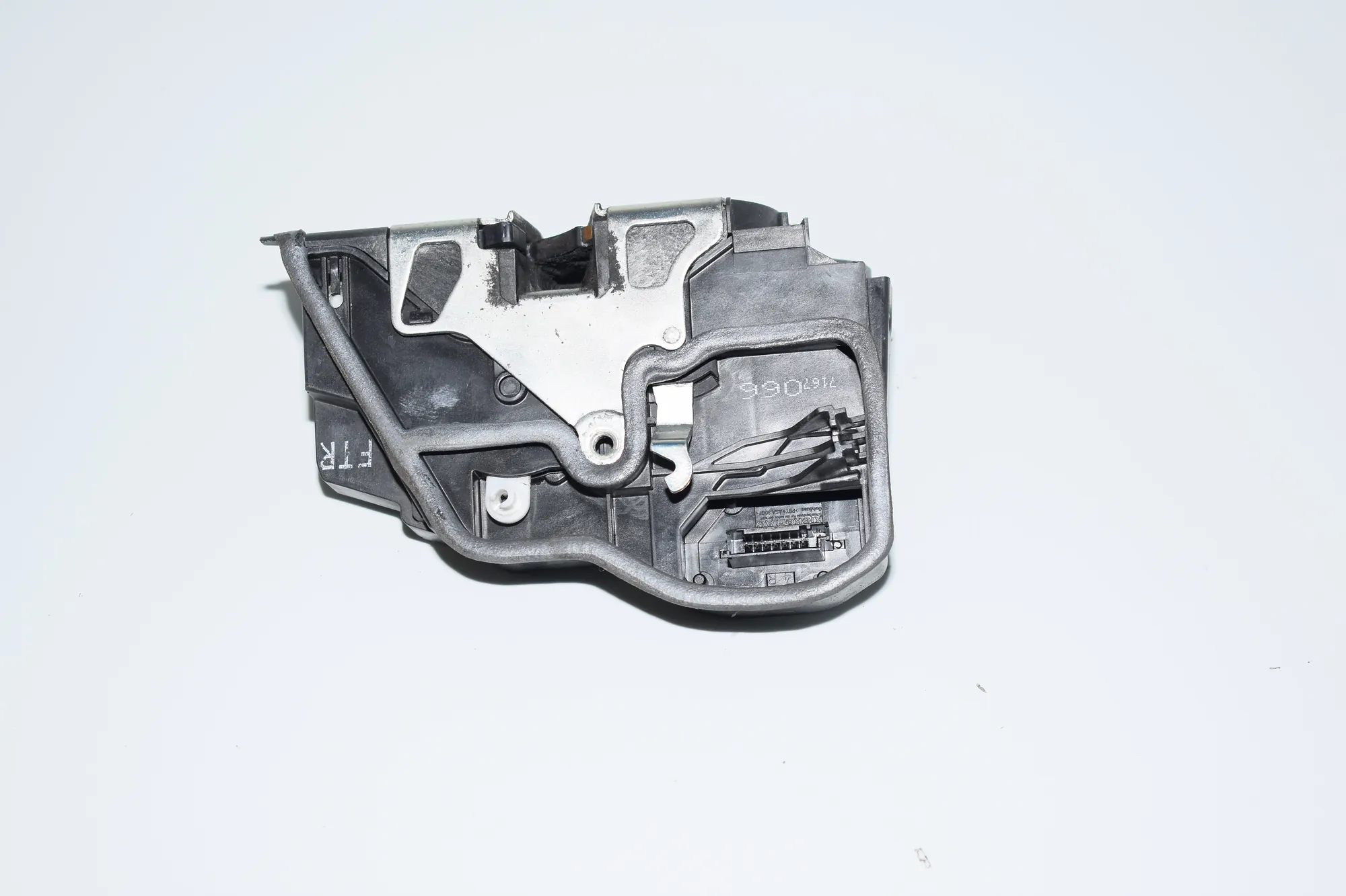 Front Right Door Lock – OEM 7167066 · BMW X3 (E83) 2.0 d 2005 – 3