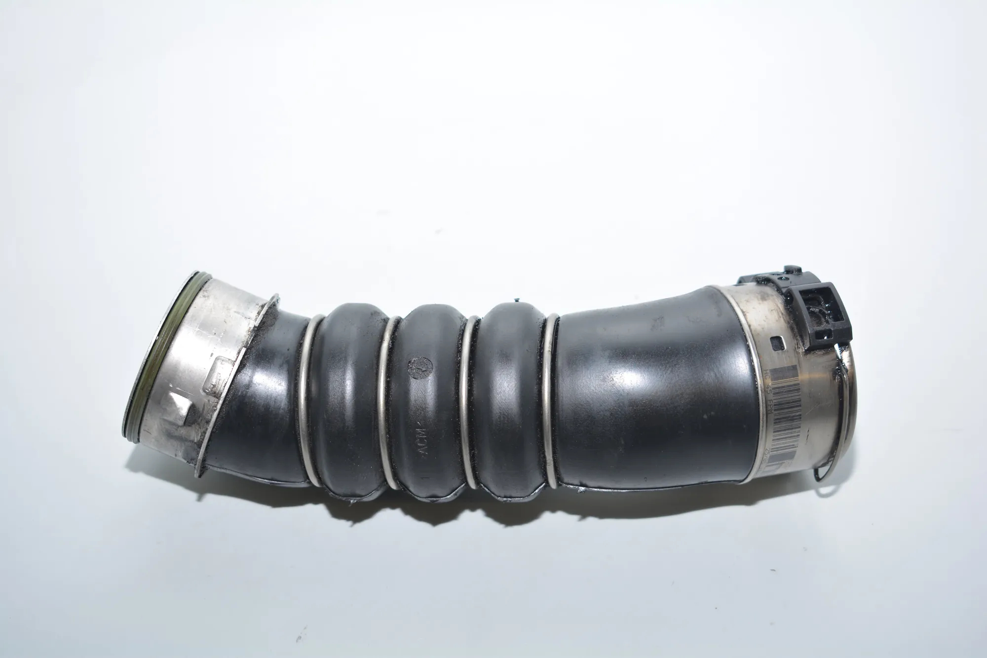 Right Side Intercooler Hose – OEM 7797480 · BMW 1 (E87) 118 d 2008 – 2