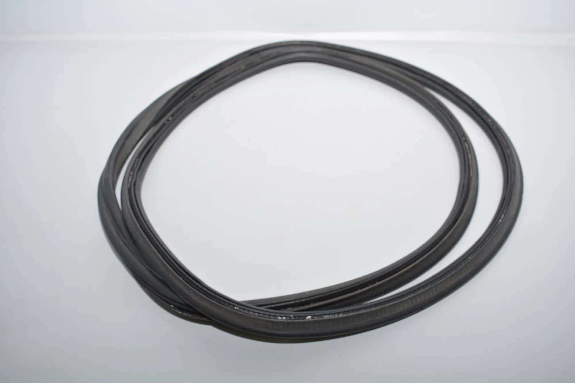 Tailgate Rubber Seal – OEM 7144939 · BMW 1 (E87) 118 d 2008 – 2