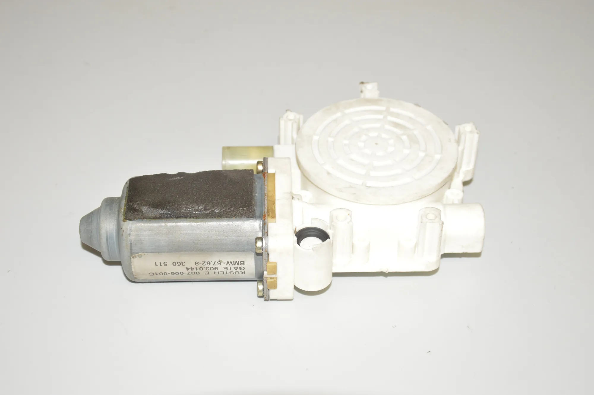 Front Left Door Window Regulator Motor – OEM 8360511 · BMW 5 (E39) BMW 5 (E39) 2001 – 7