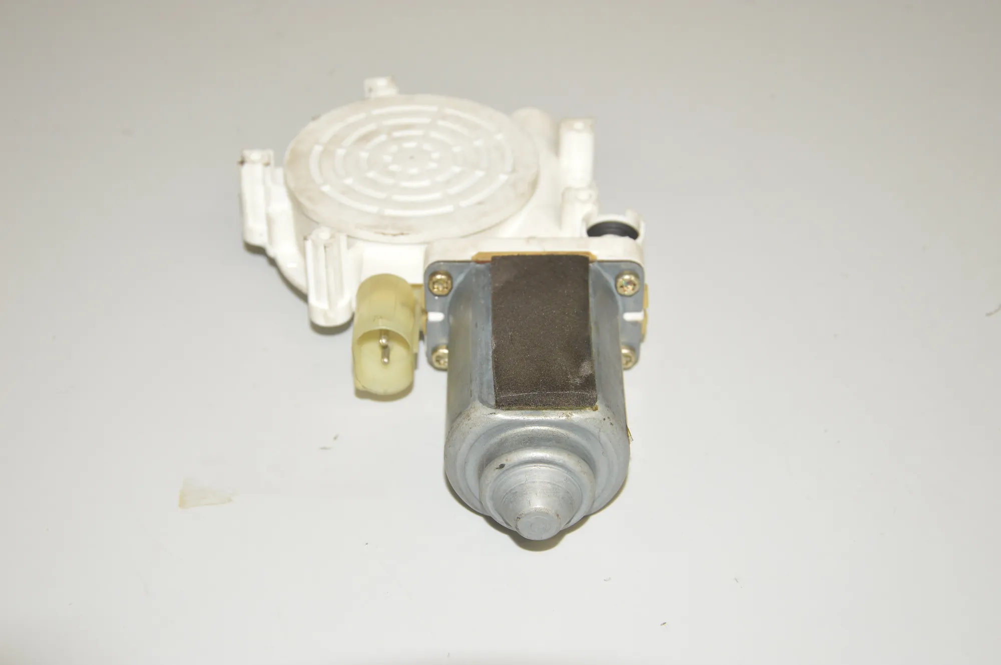 Front Left Door Window Regulator Motor – OEM 8360511 · BMW 5 (E39) BMW 5 (E39) 2001 – 3
