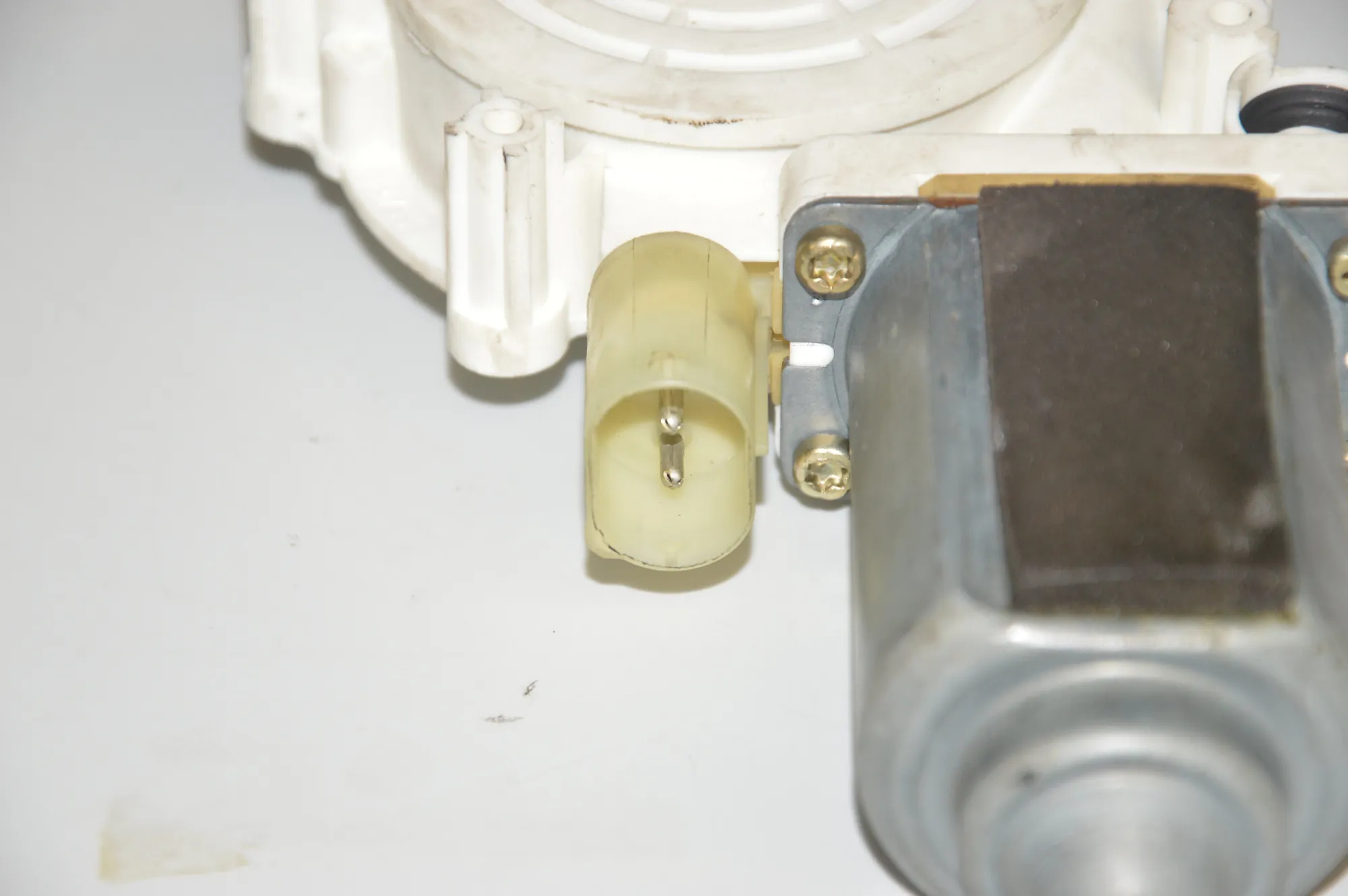 Front Left Door Window Regulator Motor – OEM 8360511 · BMW 5 (E39) BMW 5 (E39) 2001 – 9