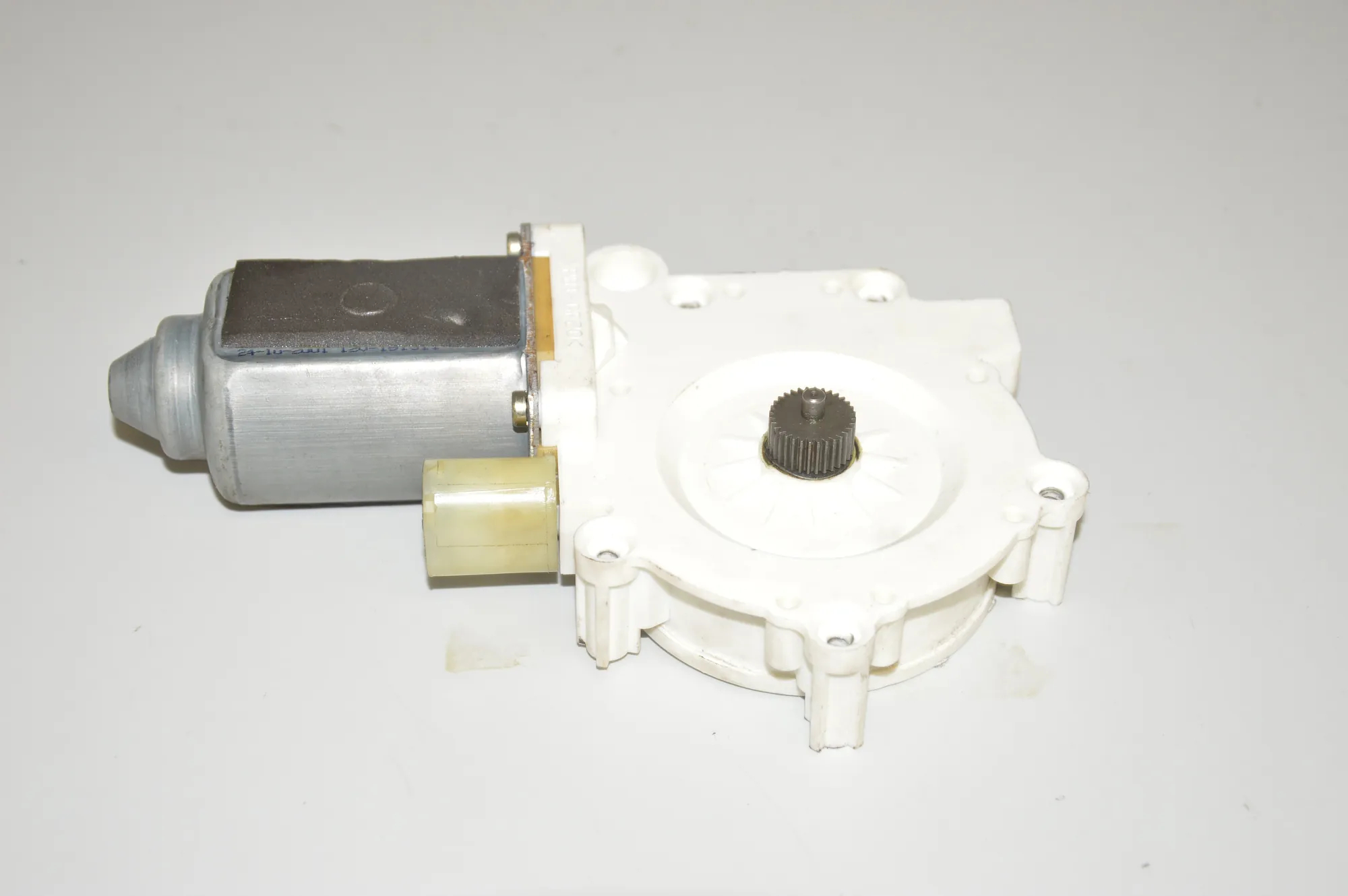 Front Left Door Window Regulator Motor – OEM 8360511 · BMW 5 (E39) BMW 5 (E39) 2001 – 5
