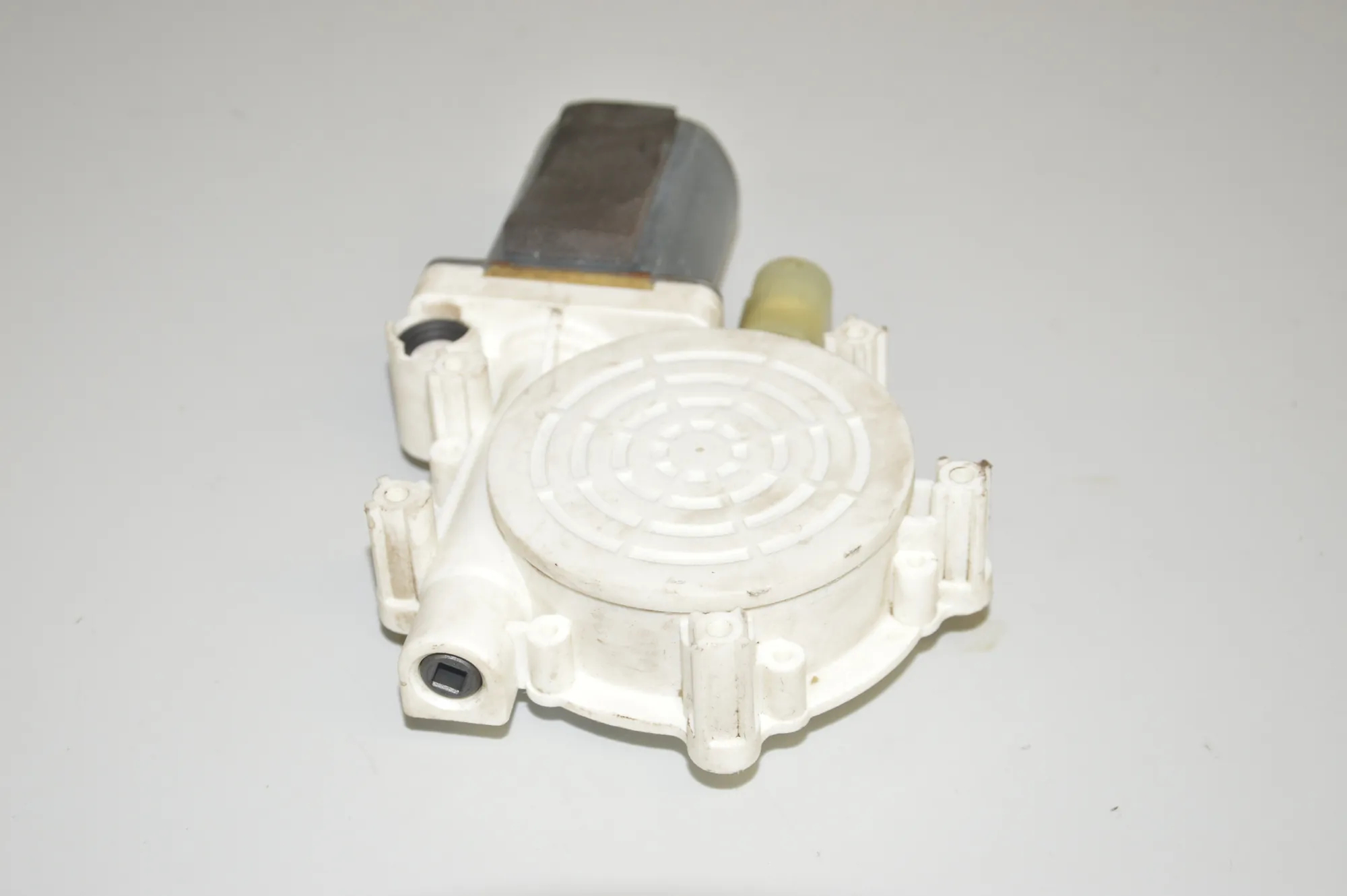 Front Left Door Window Regulator Motor – OEM 8360511 · BMW 5 (E39) BMW 5 (E39) 2001 – 4