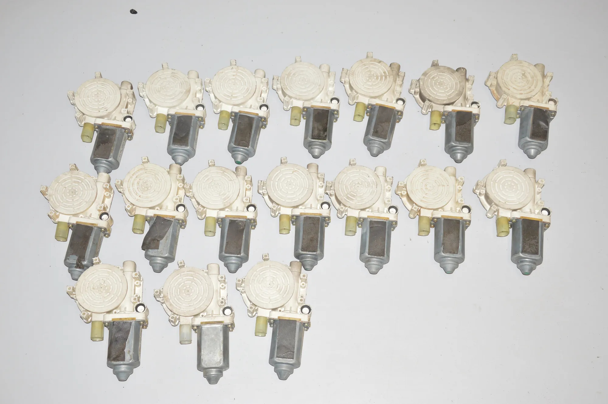Front Left Door Window Regulator Motor – OEM 8360511 · BMW 5 (E39) BMW 5 (E39) 2001