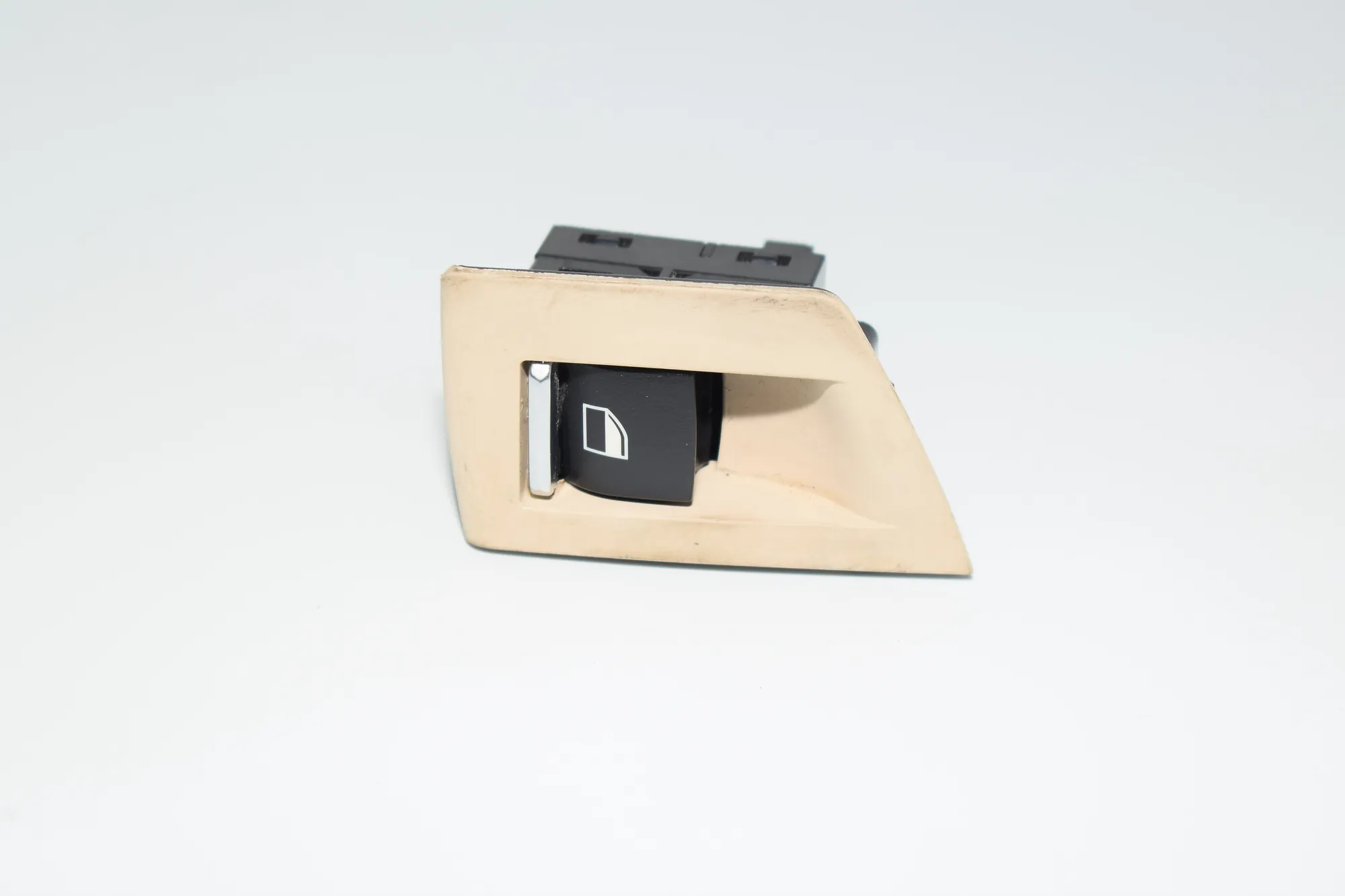 Switches – OEM 9163527 · BMW 5 (F10) BMW 5 (F10) 2014