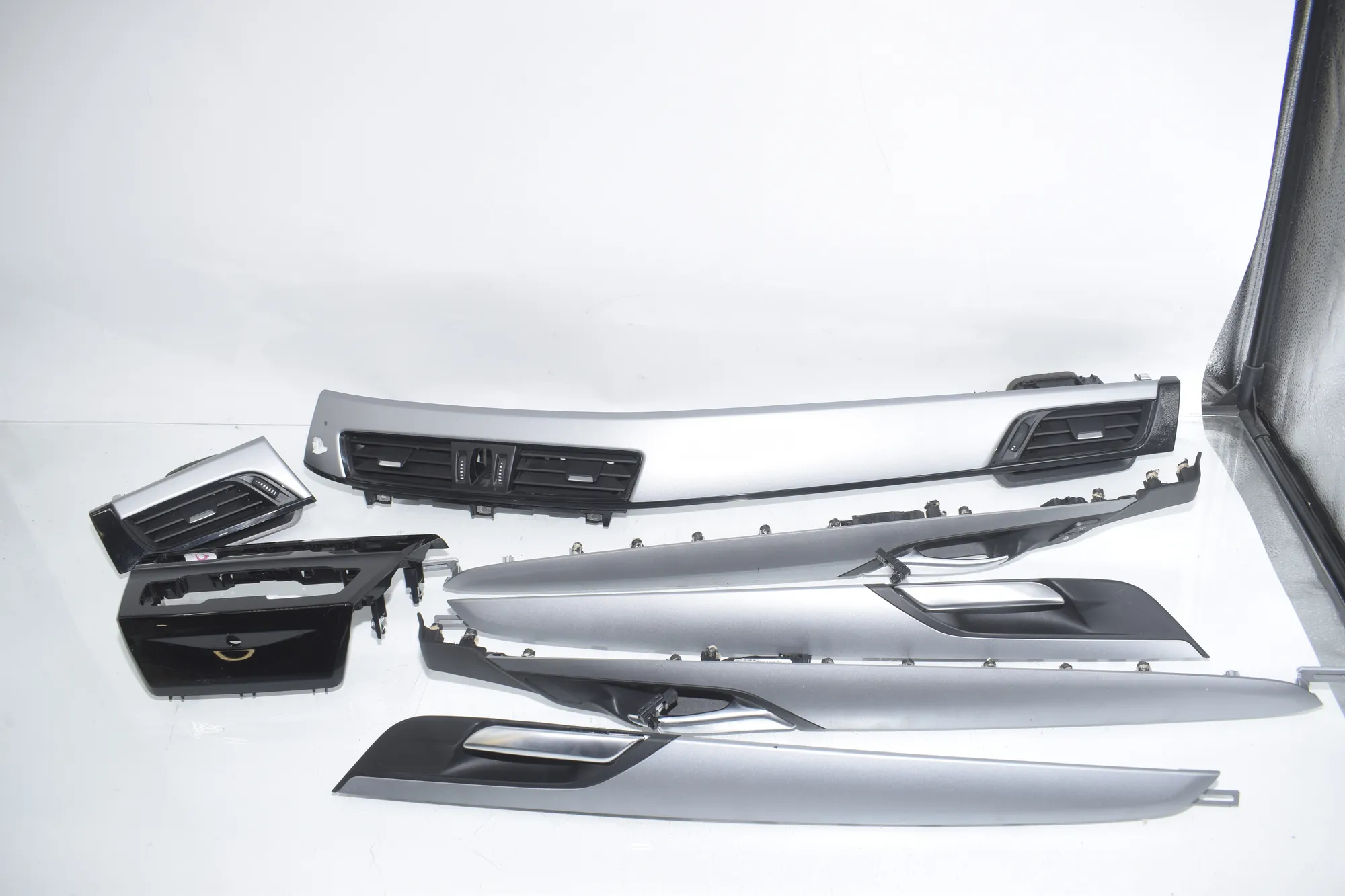 Interior Trim Strips Kit – OEM 9347739 · BMW X1 (F48) xDrive 18 d 2016 – 2