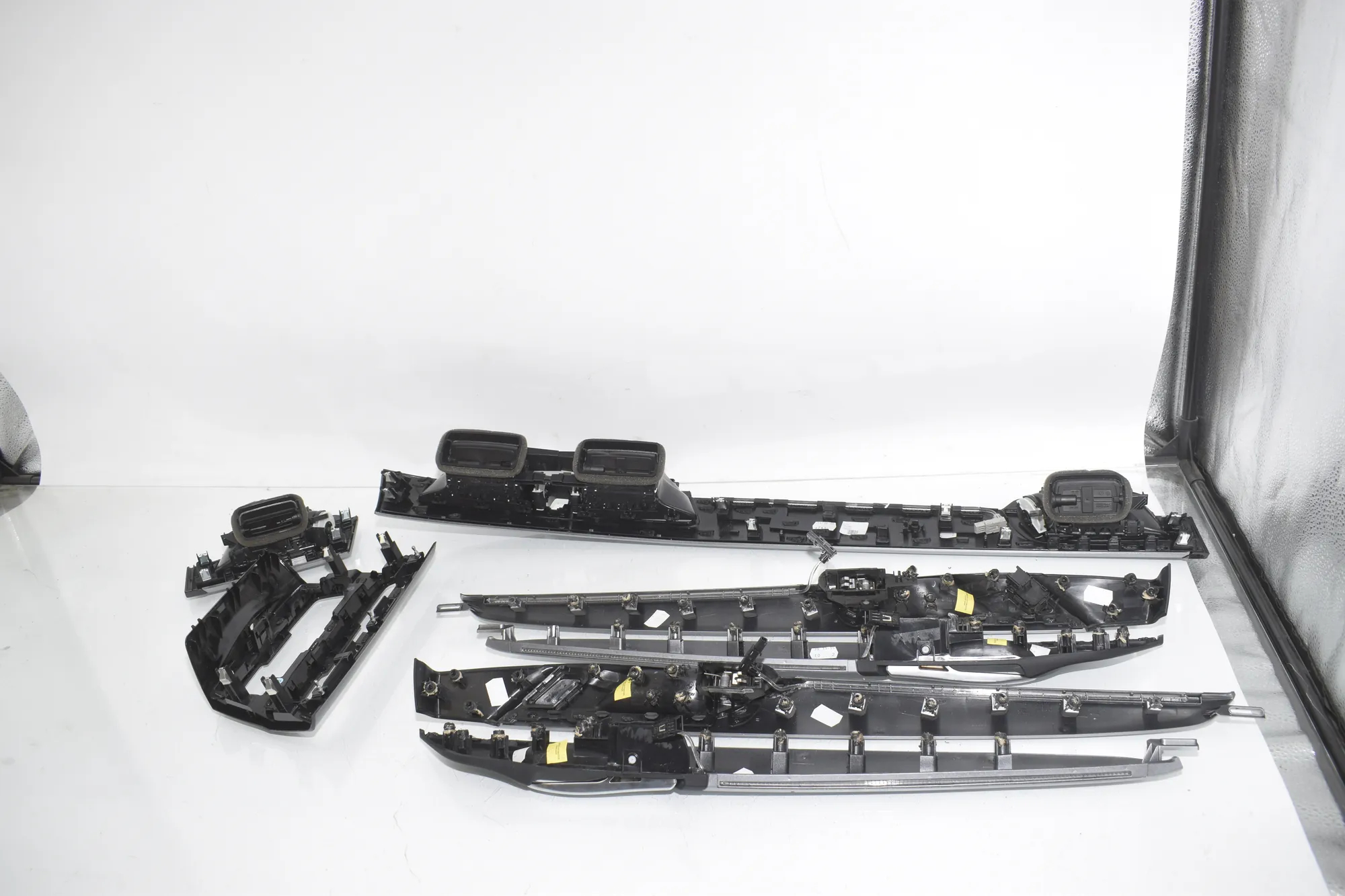 Interior Trim Strips Kit – OEM 9347739 · BMW X1 (F48) xDrive 18 d 2016 – 5