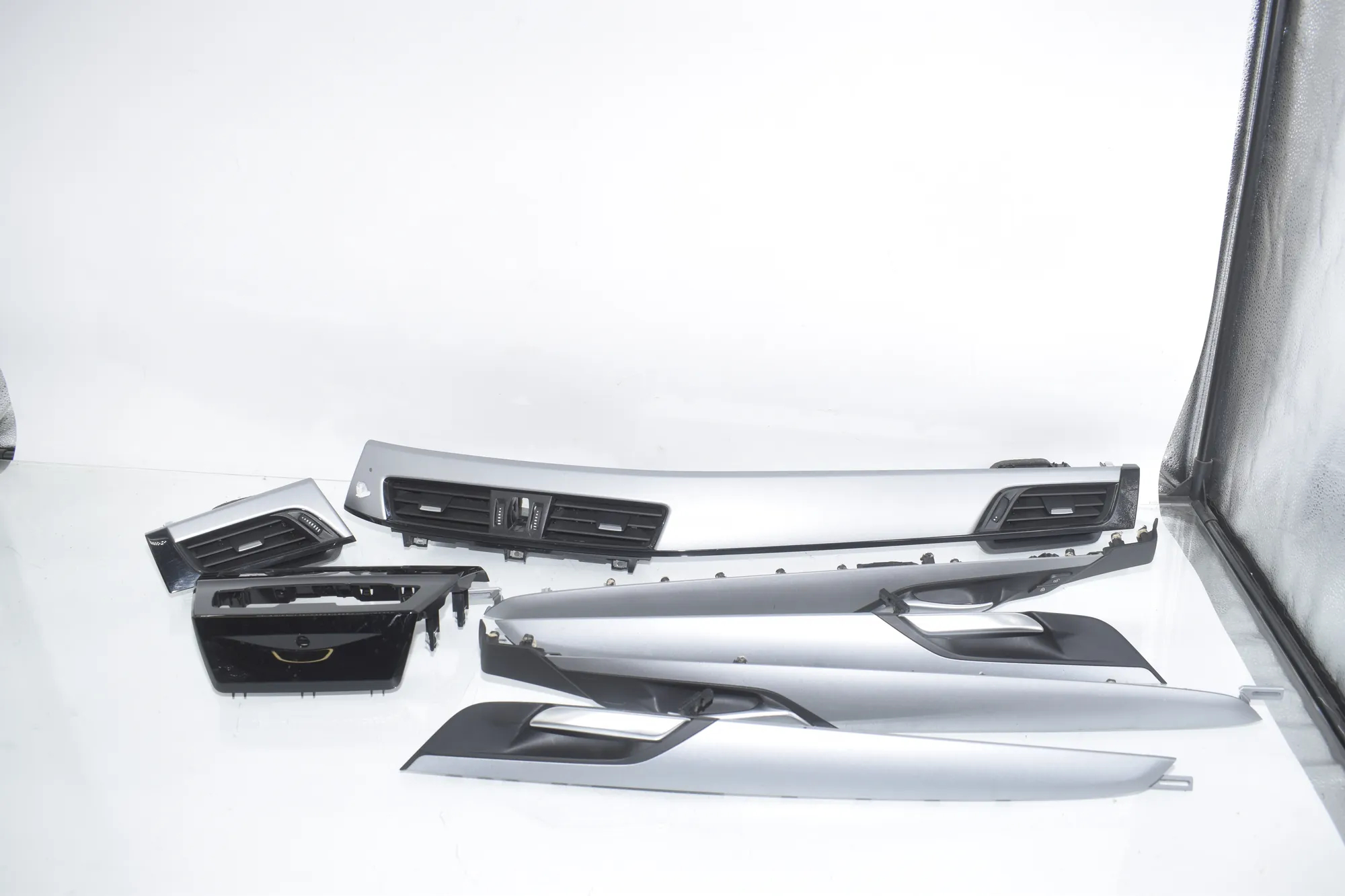 Interior Trim Strips Kit – OEM 9347739 · BMW X1 (F48) xDrive 18 d 2016