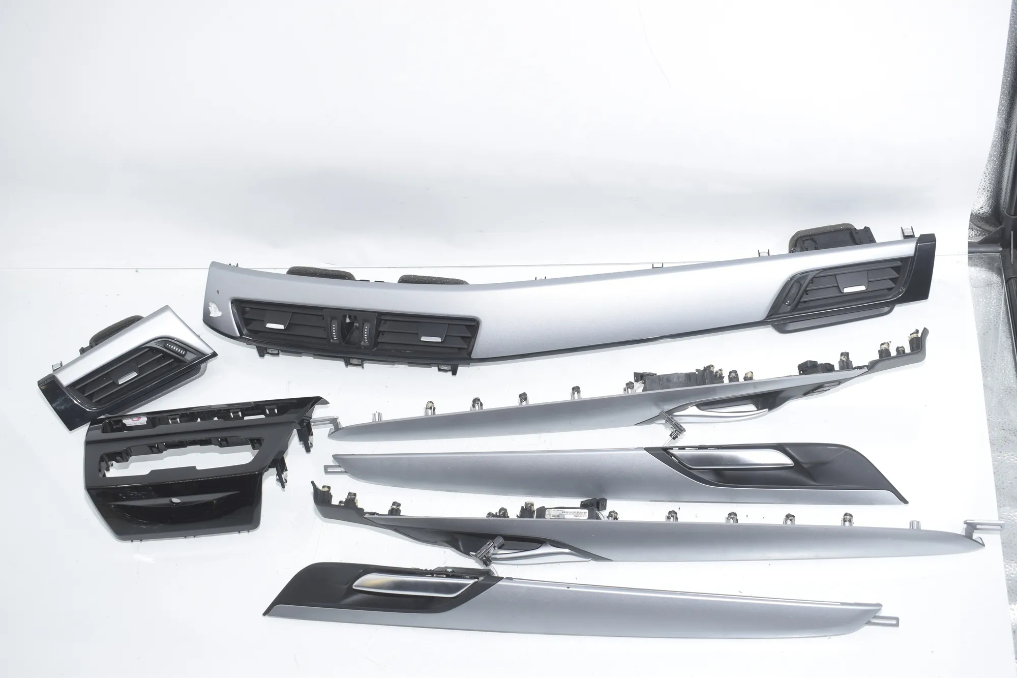 Interior Trim Strips Kit – OEM 9347739 · BMW X1 (F48) xDrive 18 d 2016 – 3