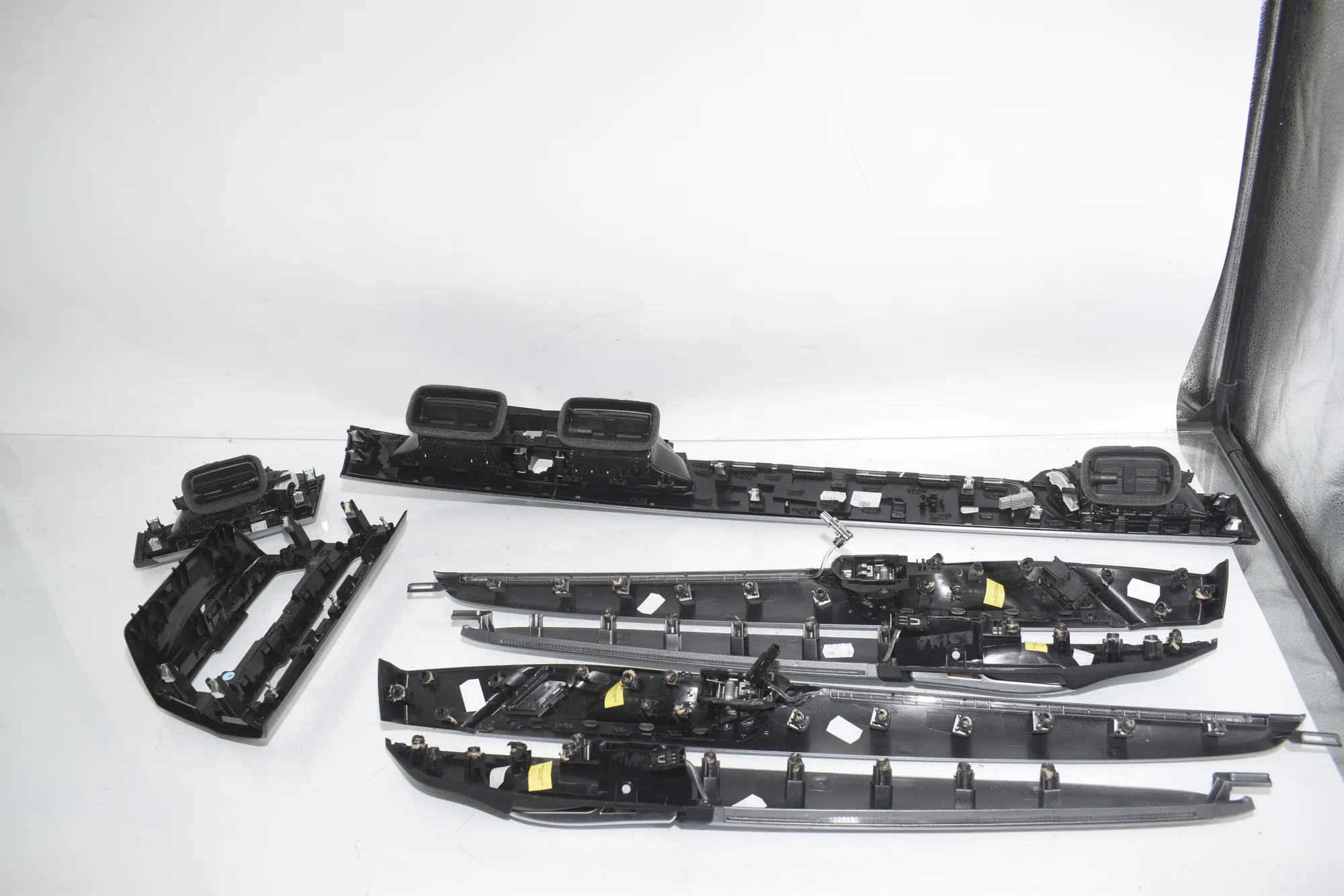 Interior Trim Strips Kit – OEM 9347739 · BMW X1 (F48) xDrive 18 d 2016 – 4