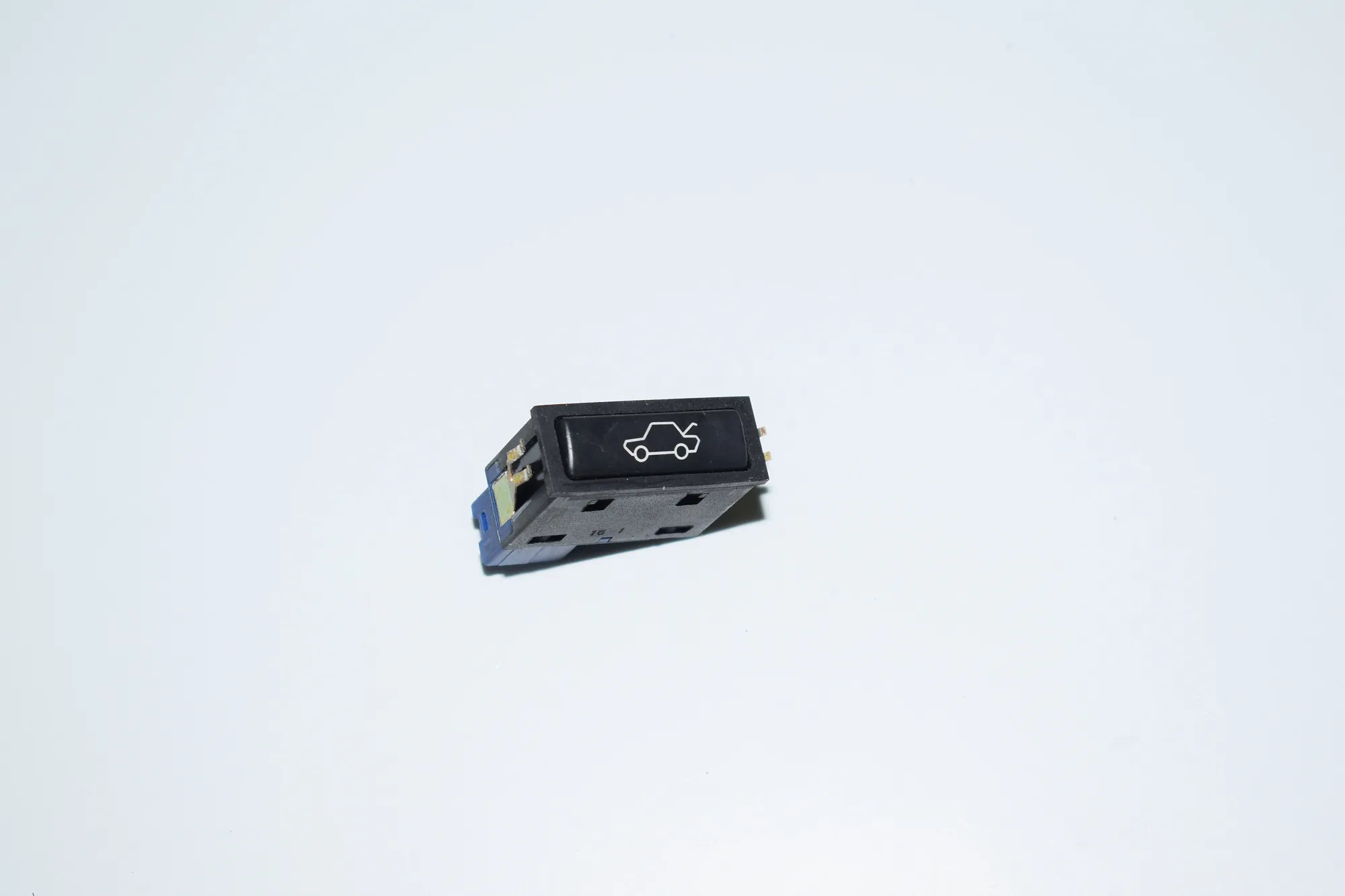 Tailgate Open Switch – OEM 8365579 · BMW 5 Touring (E39) 530 d 2001
